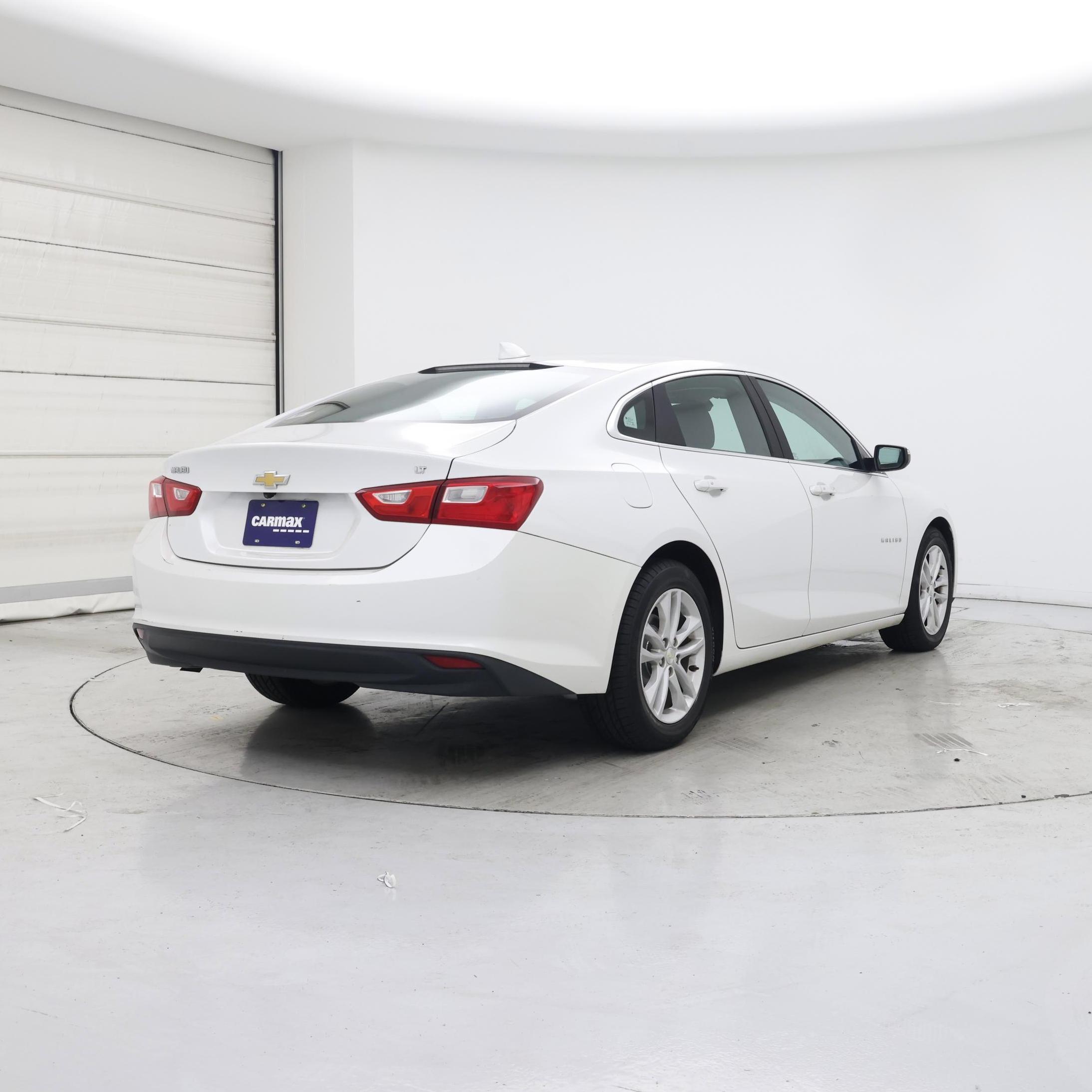 Thumbnail: 2017 Chevrolet Malibu - 8
