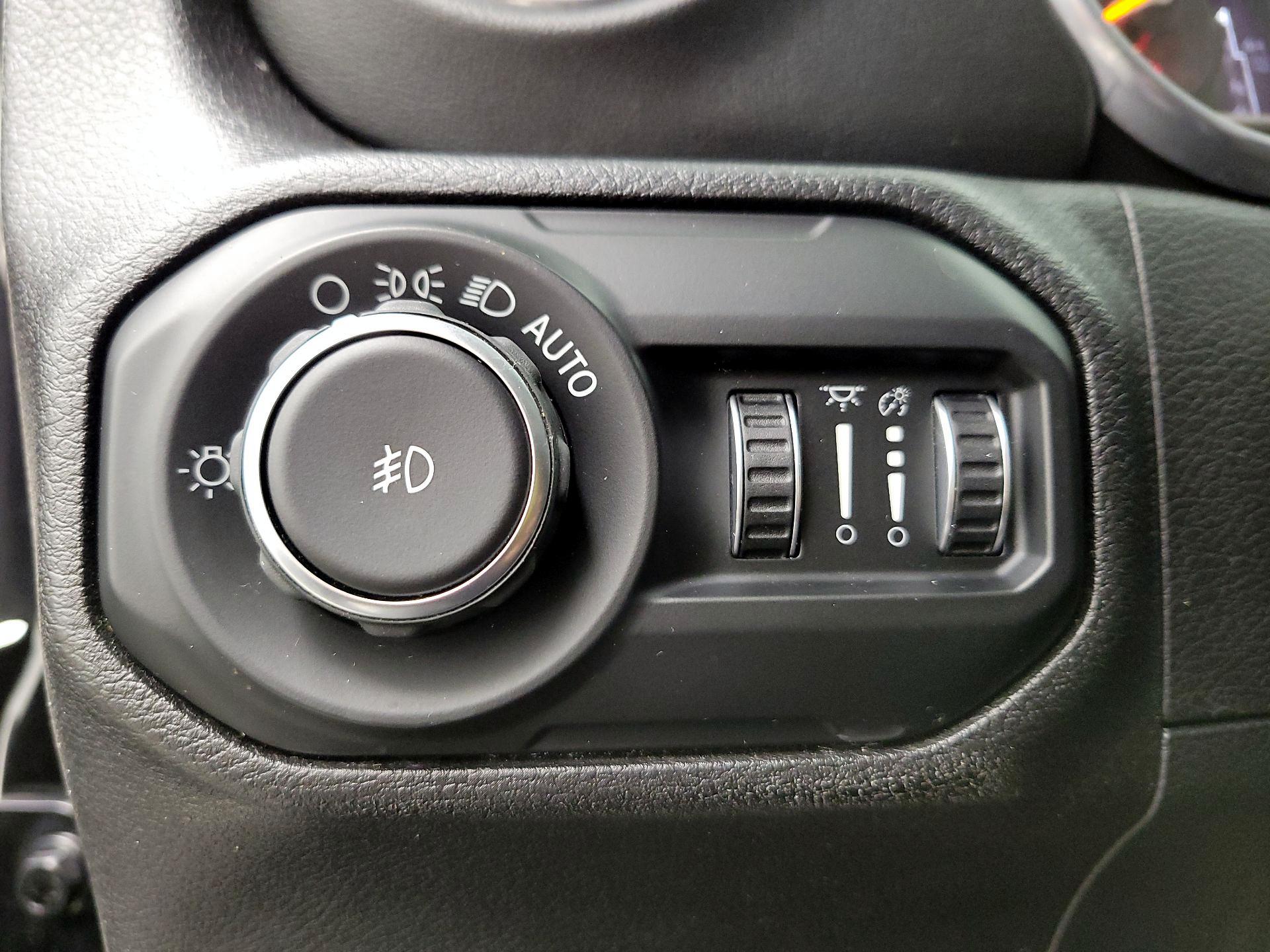 Thumbnail: 2018 Jeep Wrangler - 13
