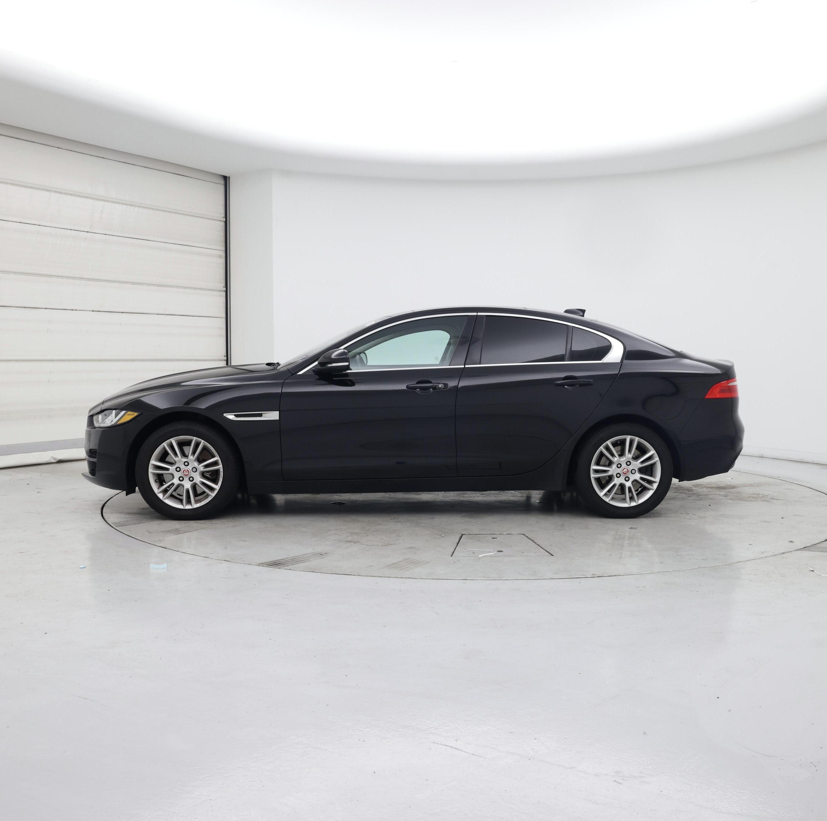 Thumbnail: 2019 Jaguar XE - 3