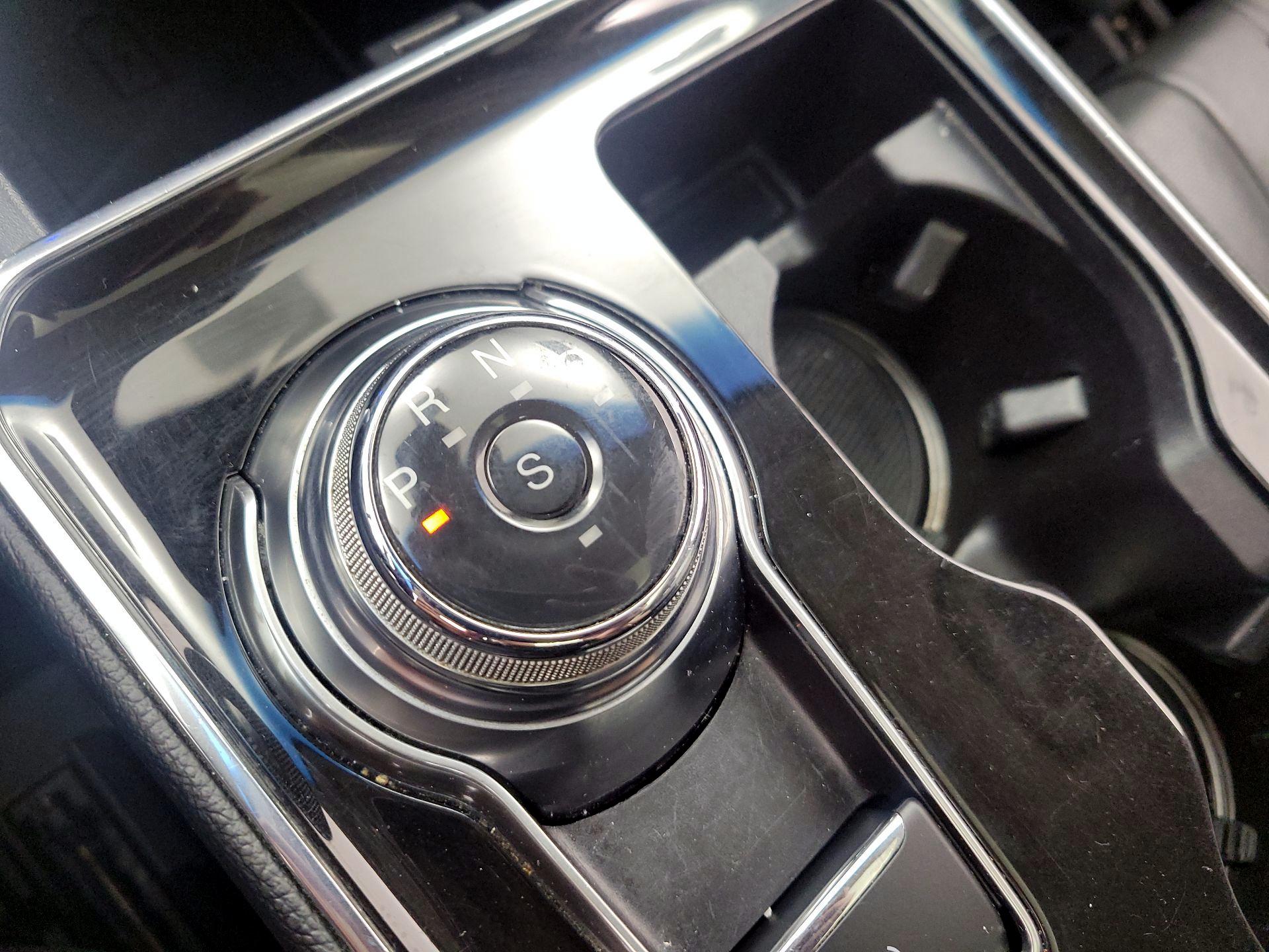 Thumbnail: 2019 Ford Edge - 18