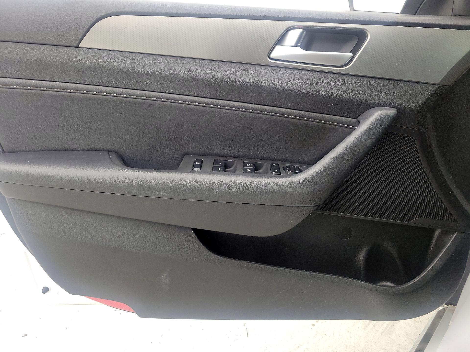 Thumbnail: 2015 Hyundai Sonata - 12