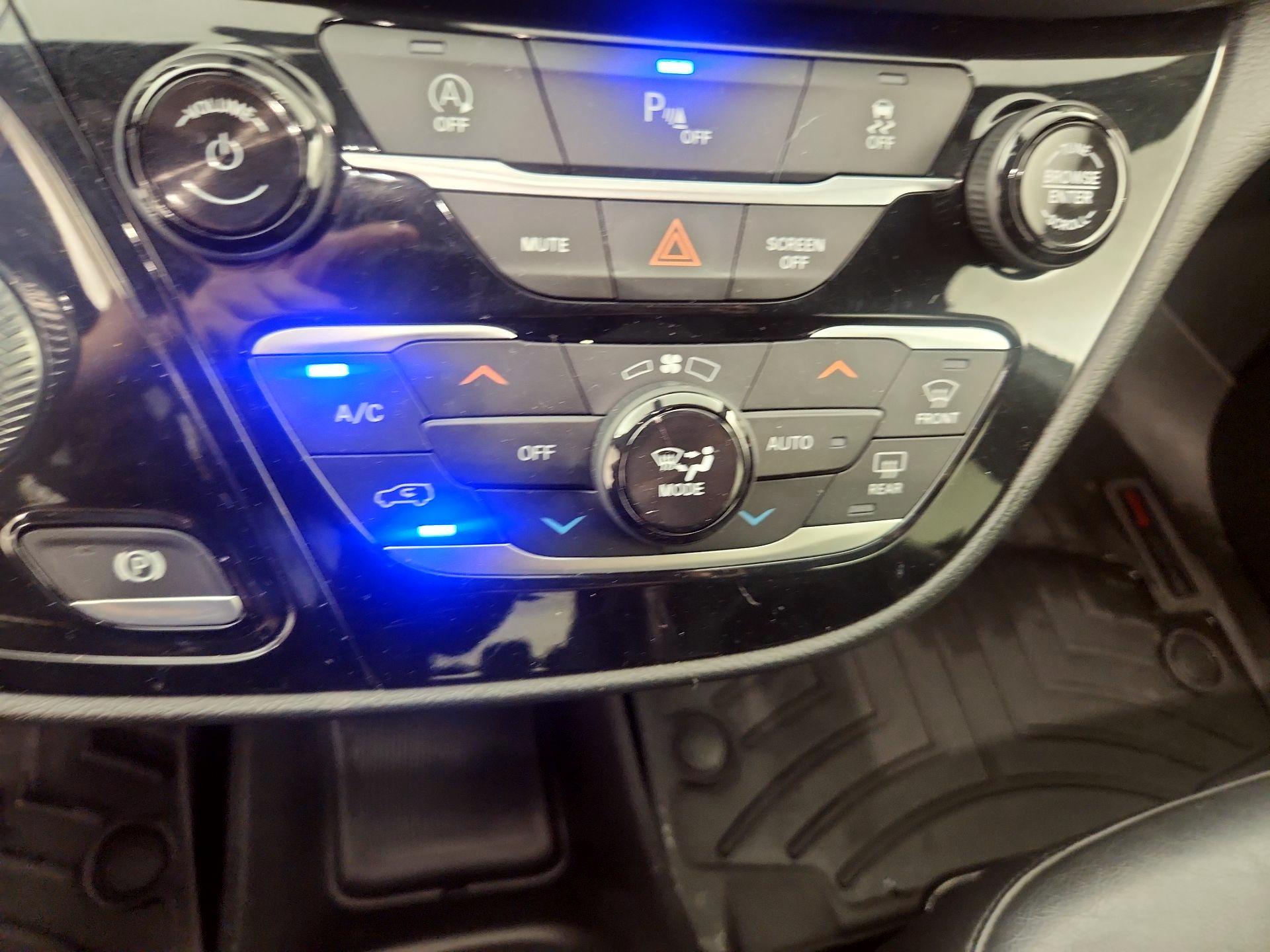 Thumbnail: 2020 Chrysler Pacifica - 17