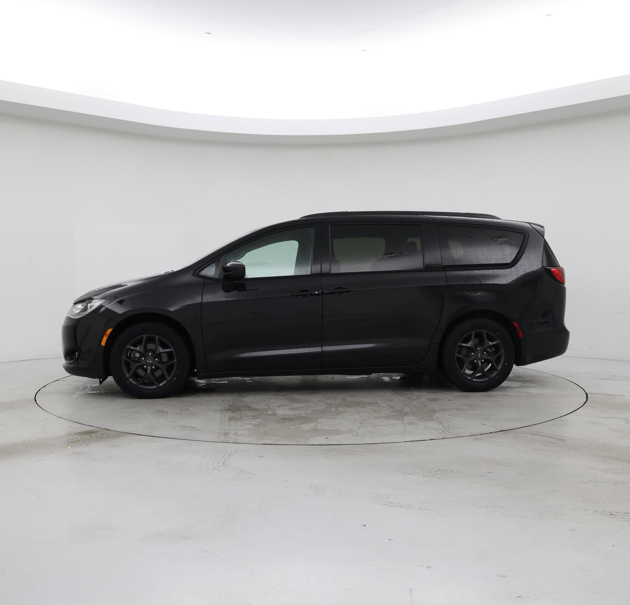 Thumbnail: 2020 Chrysler Pacifica - 3