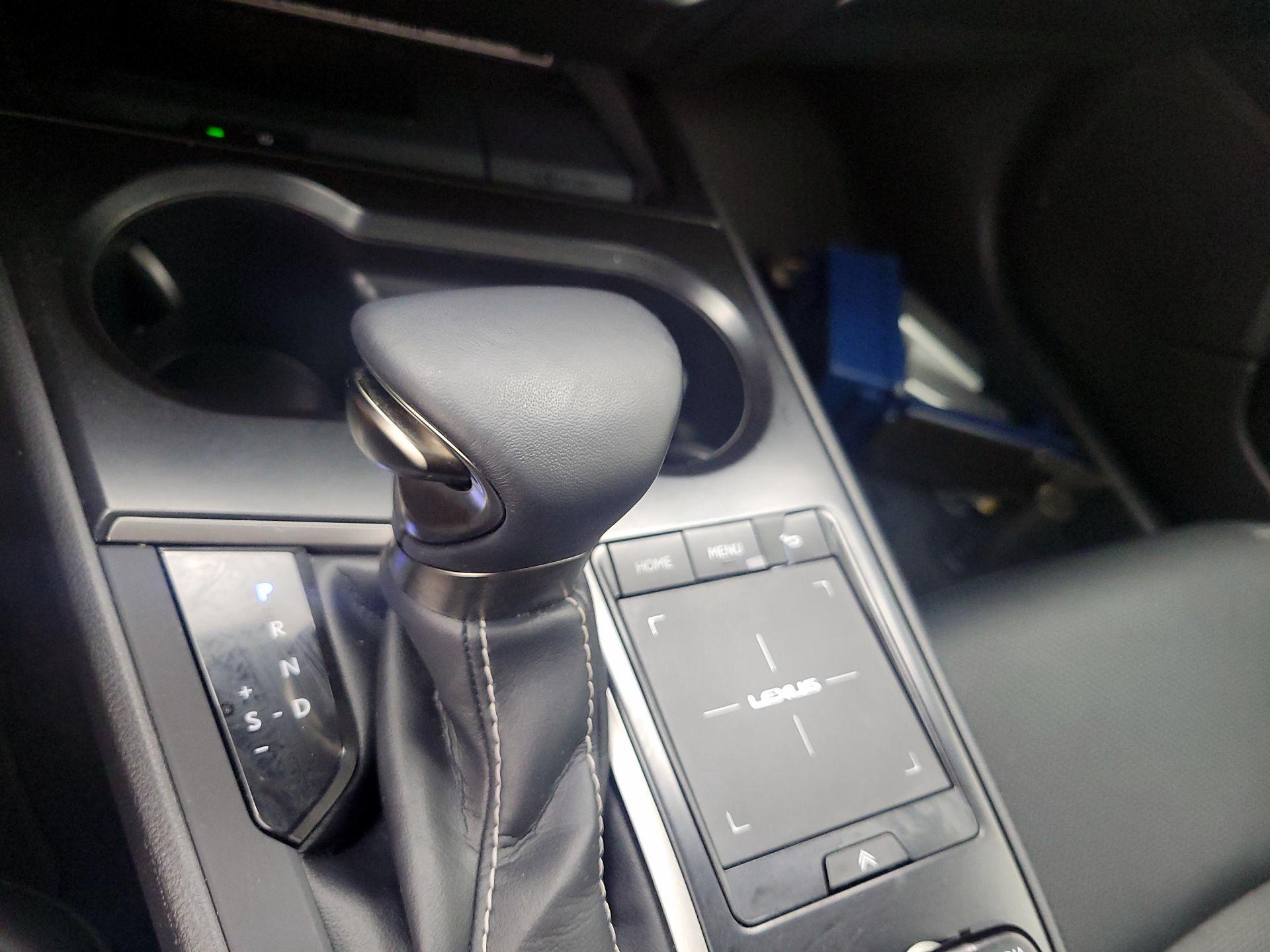 Thumbnail: 2021 Lexus UX - 17