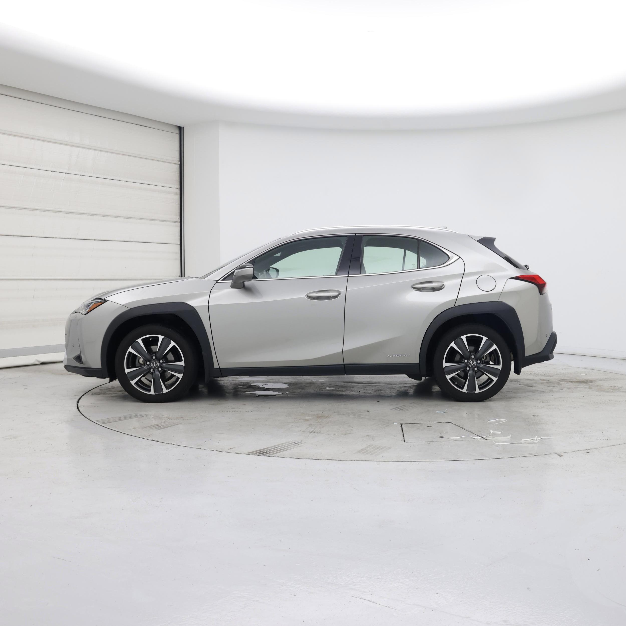 Thumbnail: 2021 Lexus UX - 3