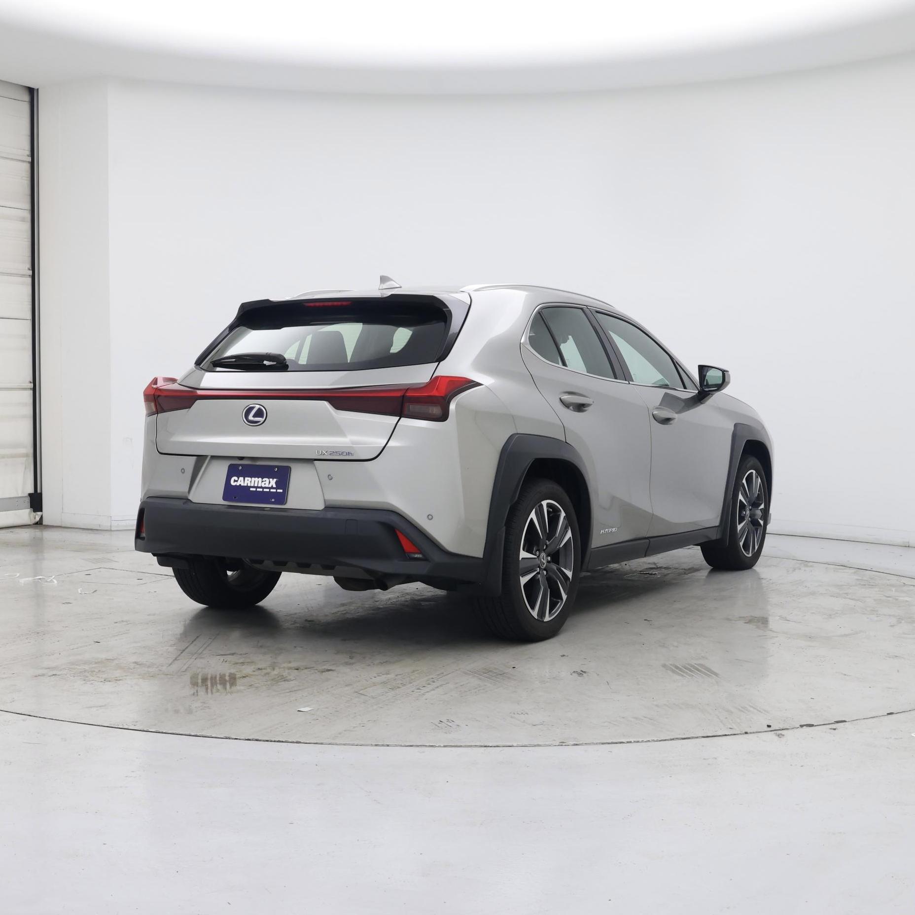 Thumbnail: 2021 Lexus UX - 8