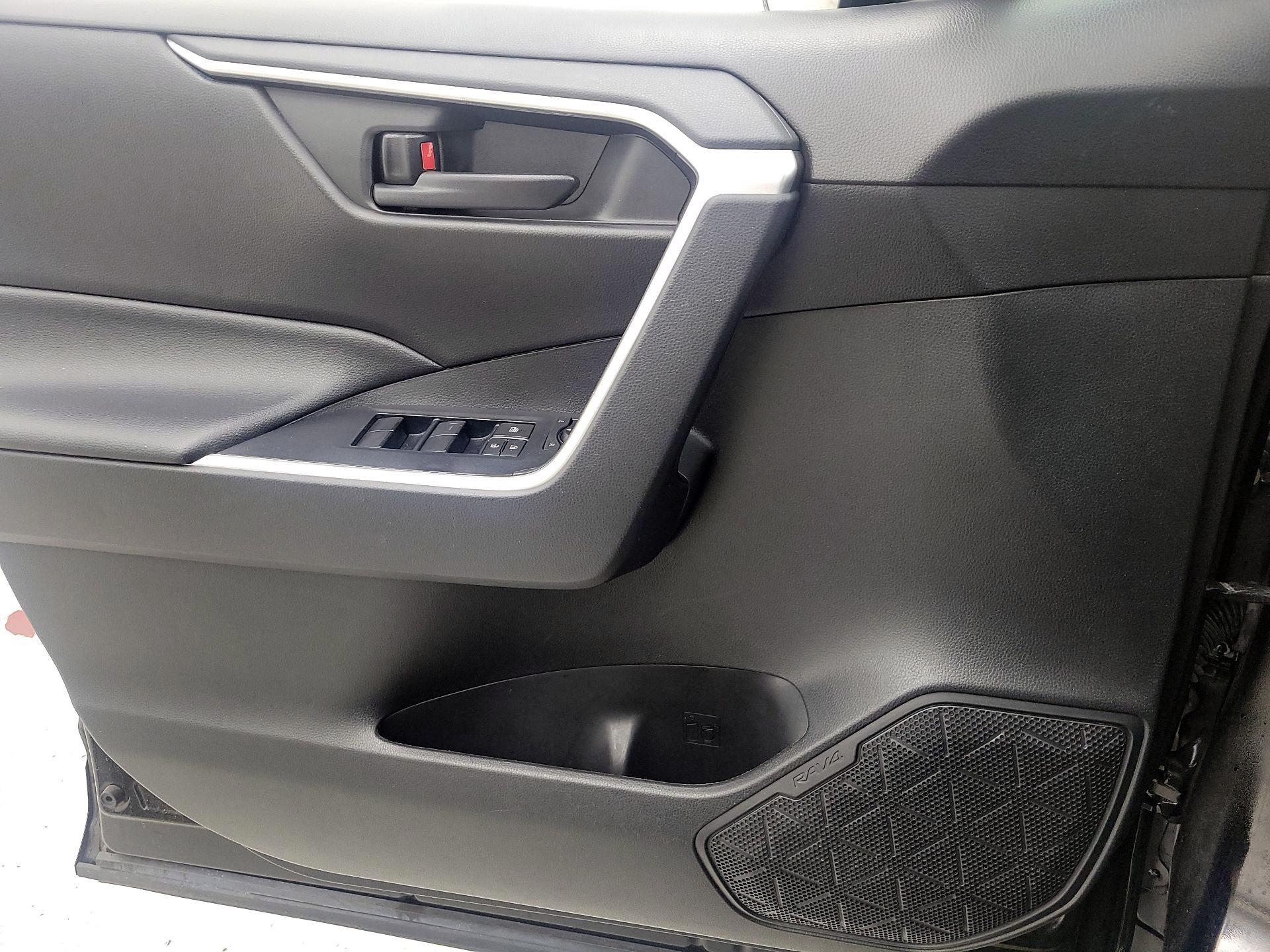 Thumbnail: 2021 Toyota RAV4 - 12