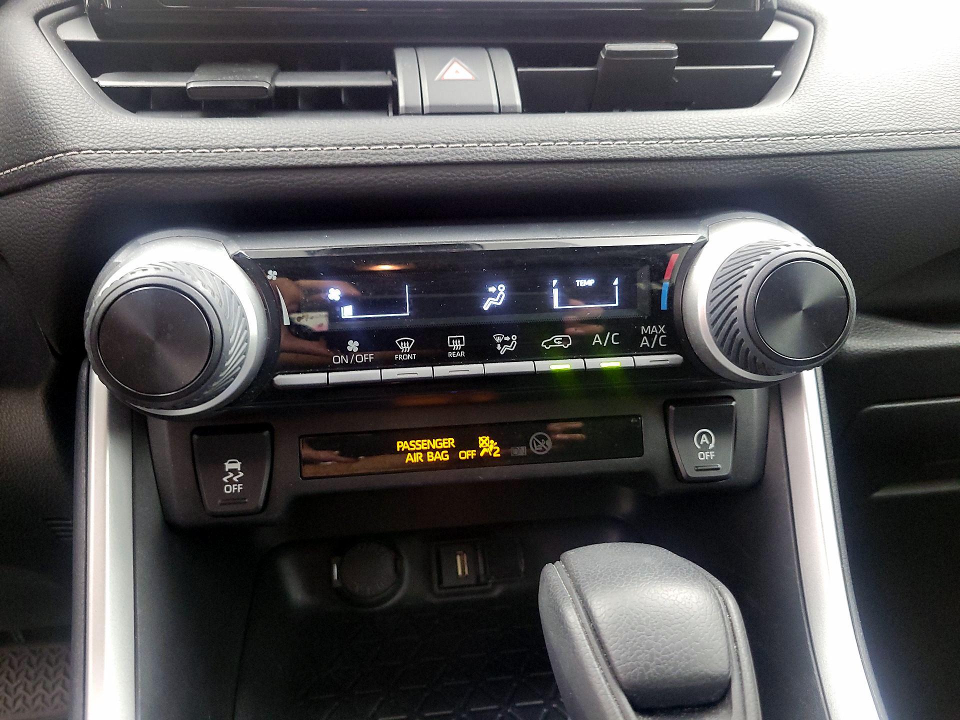 Thumbnail: 2021 Toyota RAV4 - 17