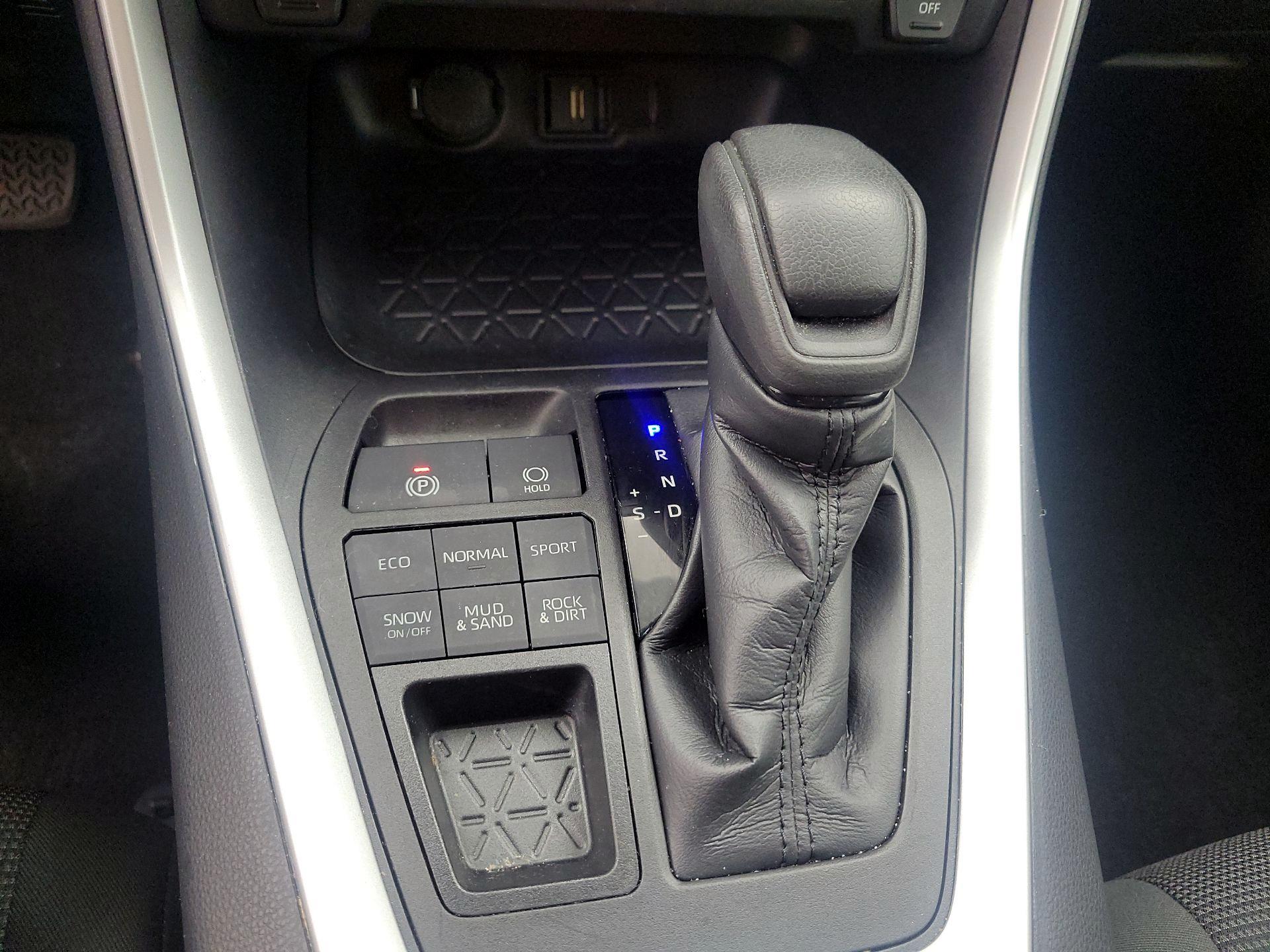 Thumbnail: 2021 Toyota RAV4 - 18