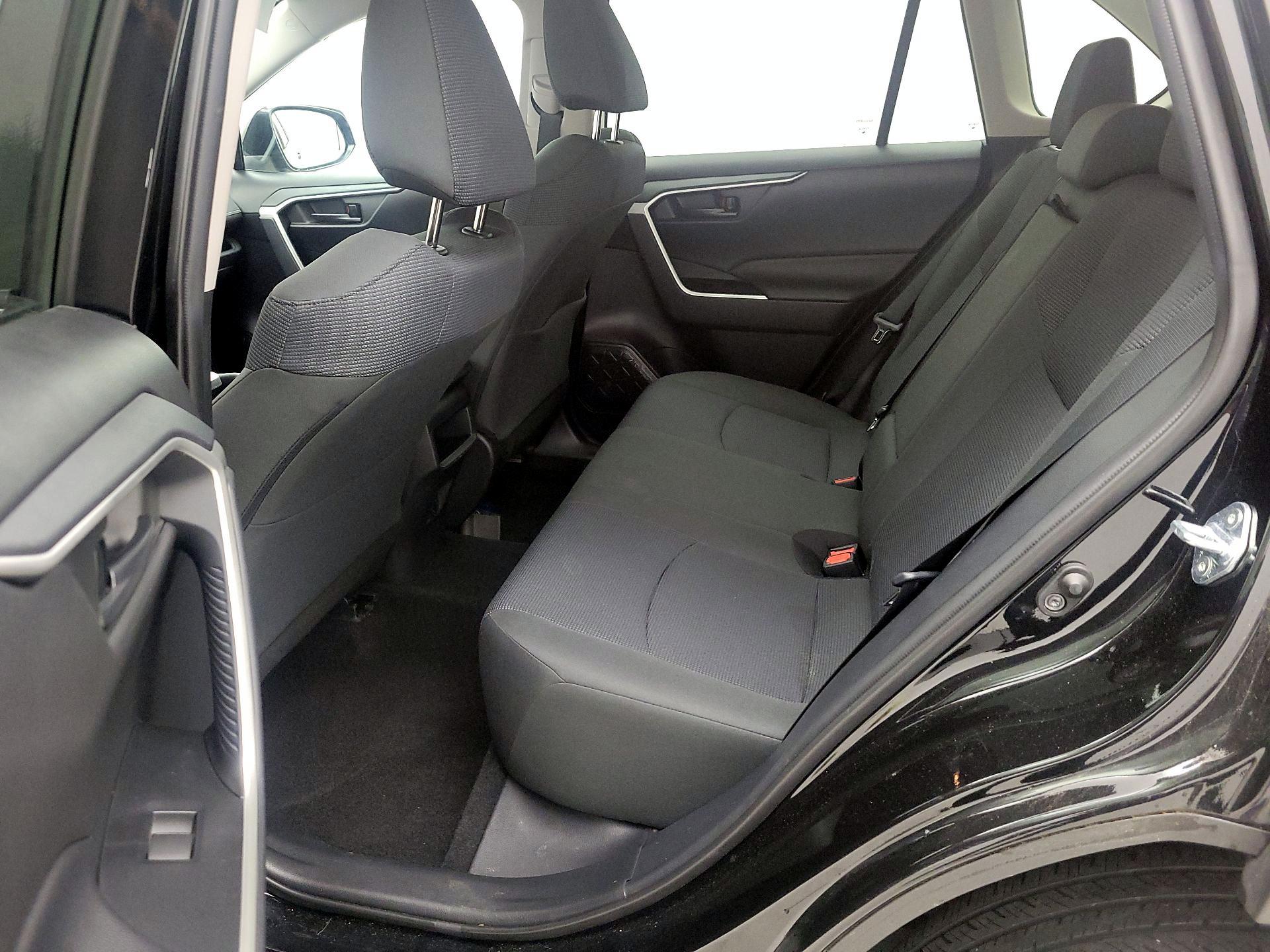 Thumbnail: 2021 Toyota RAV4 - 20