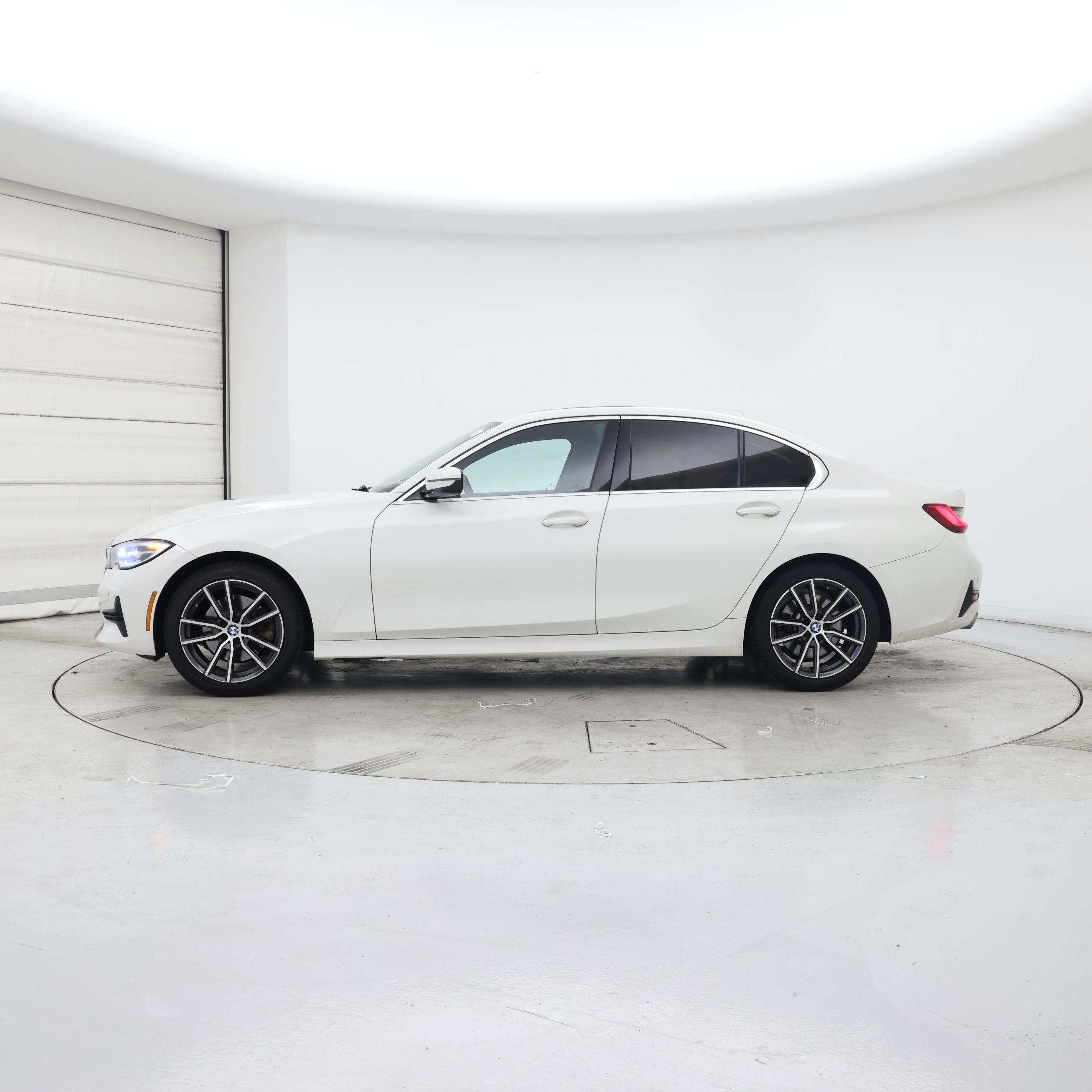 Thumbnail: 2021 BMW 3 Series - 3