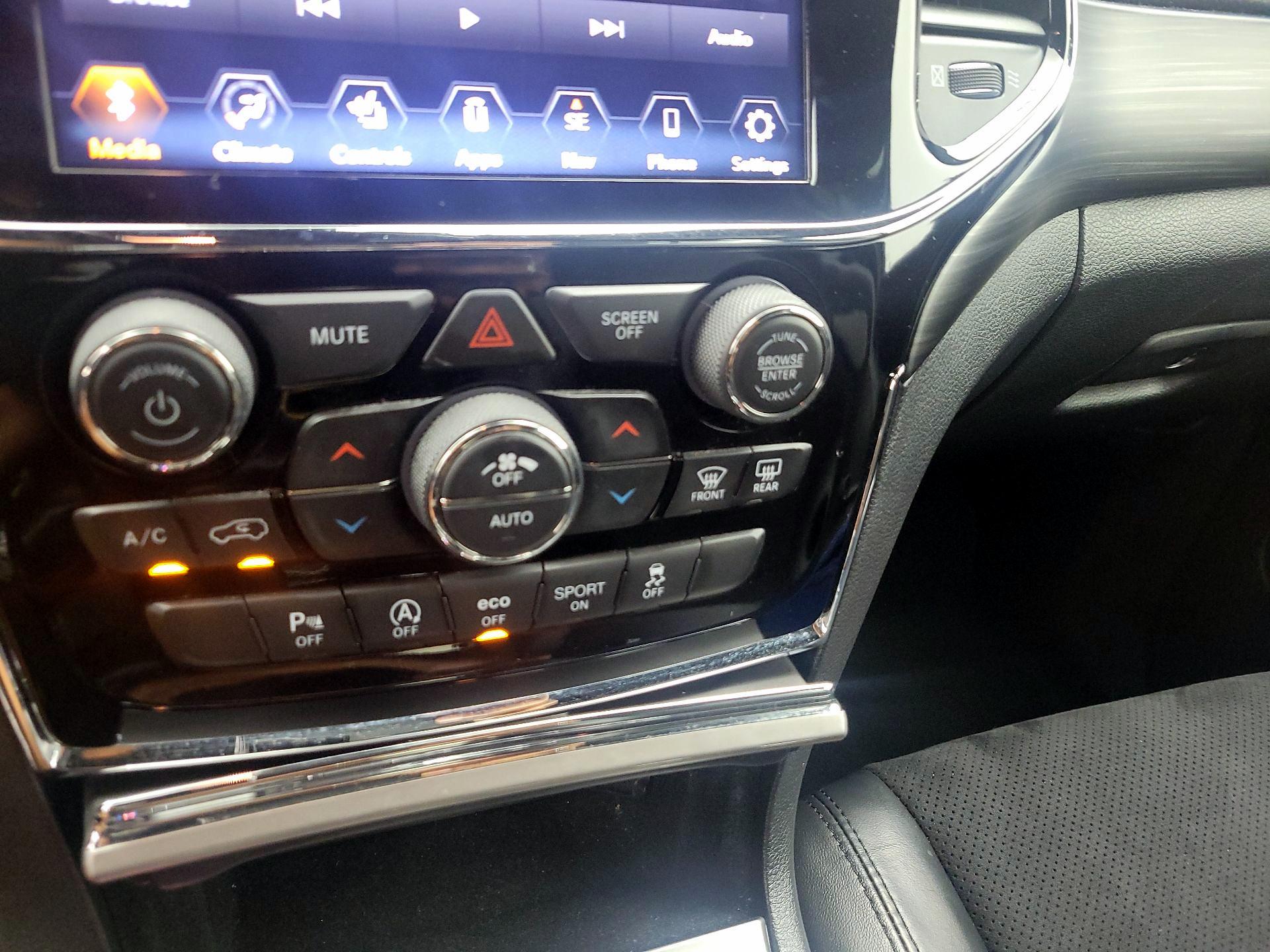Thumbnail: 2020 Jeep Grand Cherokee - 16