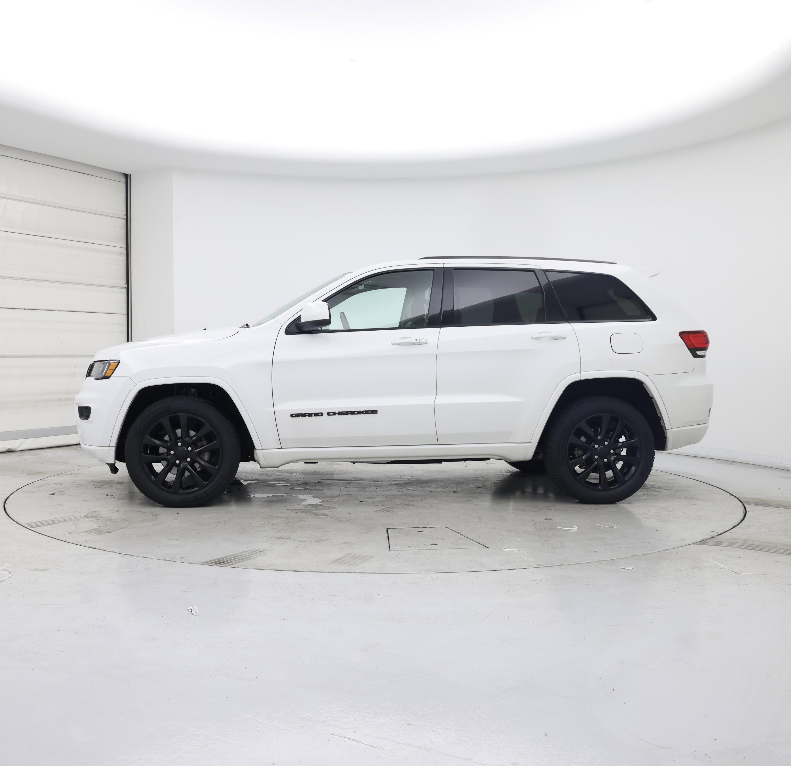 Thumbnail: 2020 Jeep Grand Cherokee - 3