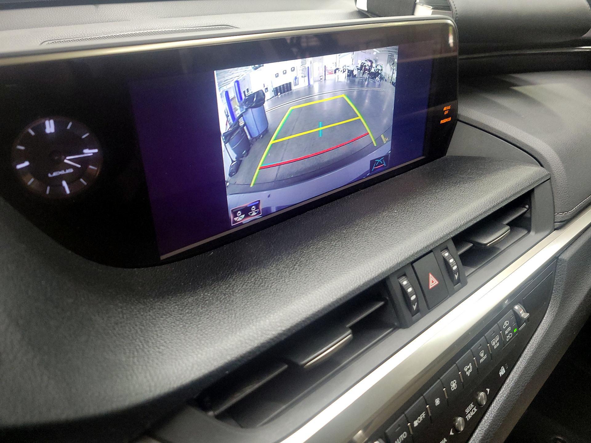 Thumbnail: 2019 Lexus ES - 14
