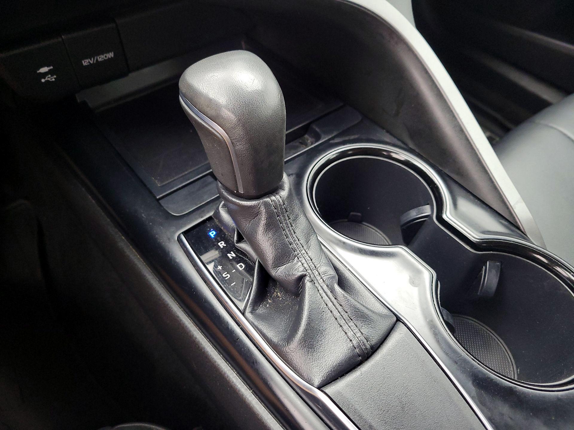 Thumbnail: 2019 Toyota Camry - 18