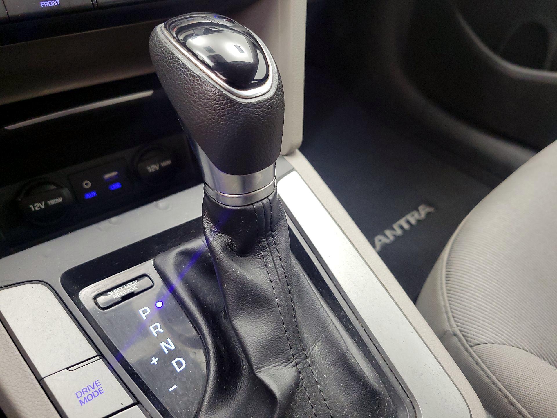 Thumbnail: 2018 Hyundai Elantra - 17