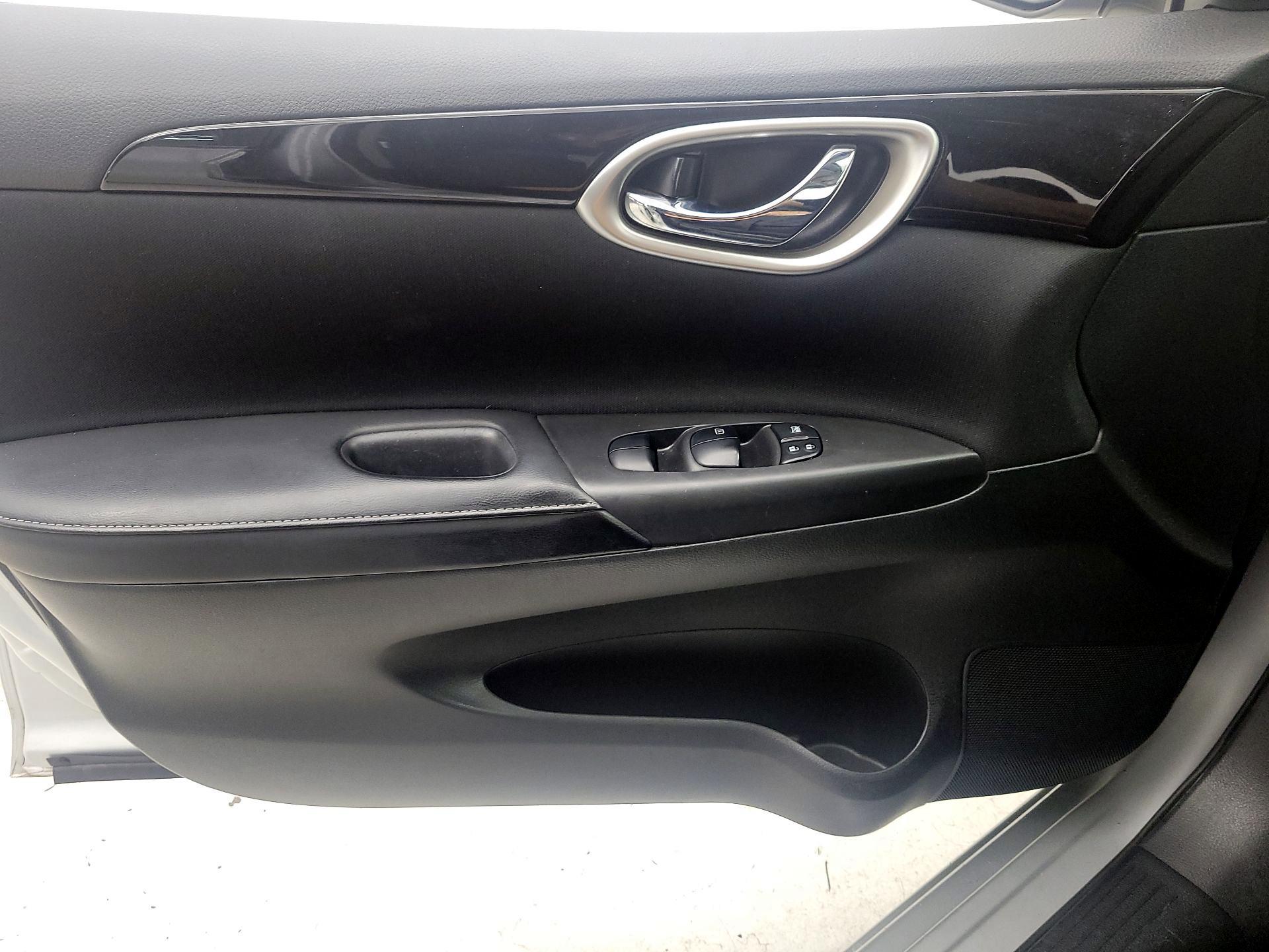 Thumbnail: 2019 Nissan Sentra - 12