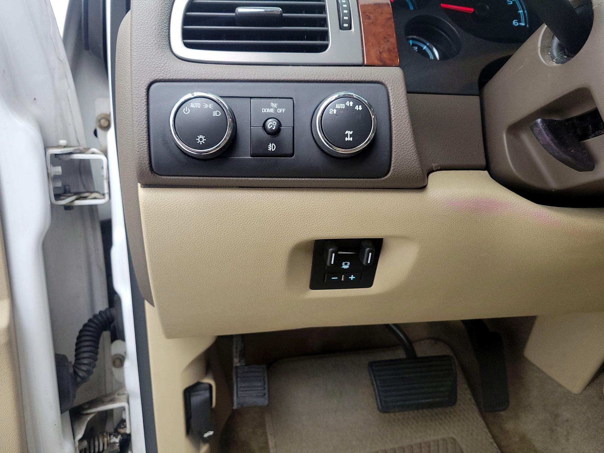 Thumbnail: 2014 Chevrolet Tahoe - 13