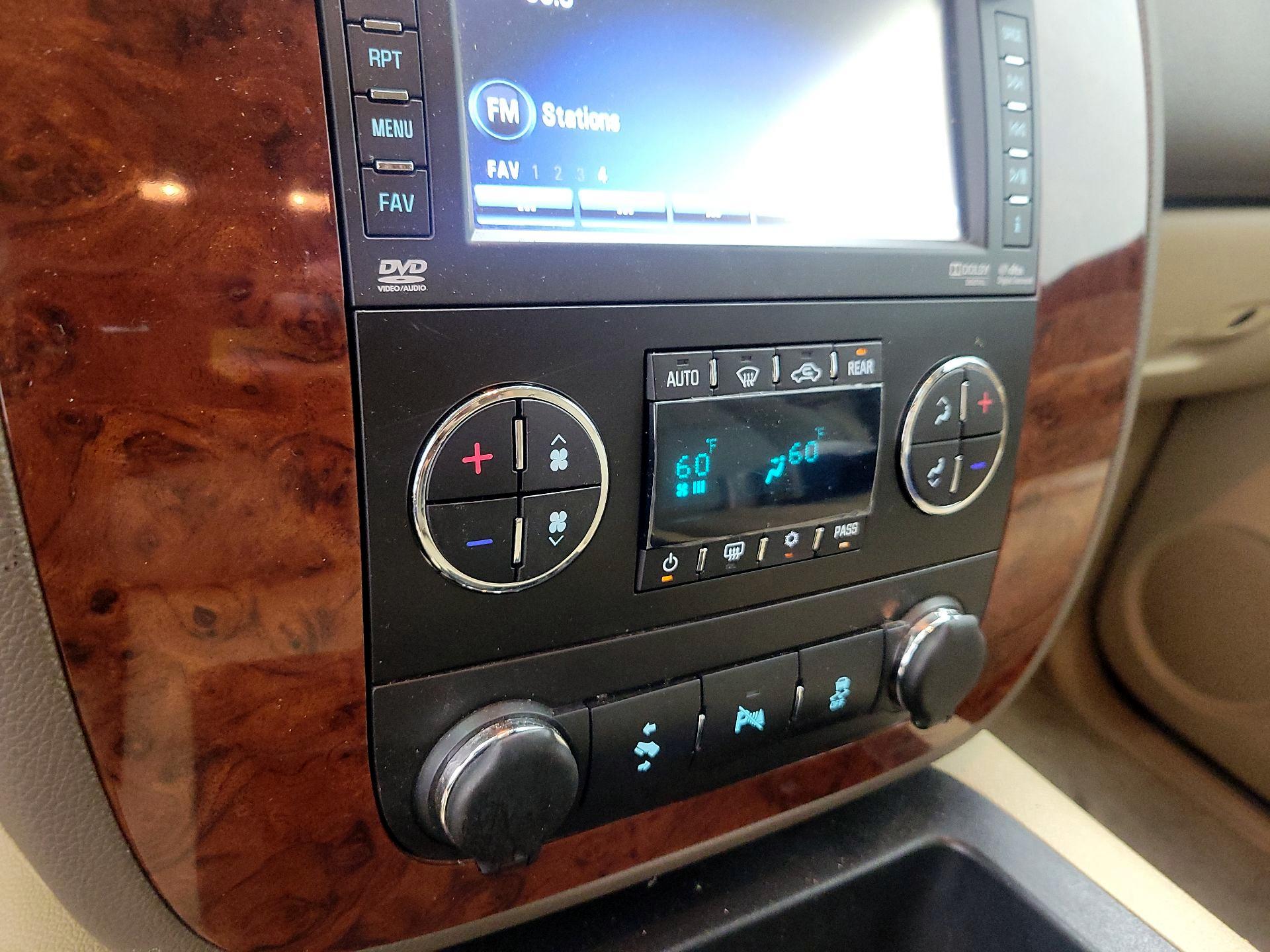 Thumbnail: 2014 Chevrolet Tahoe - 17