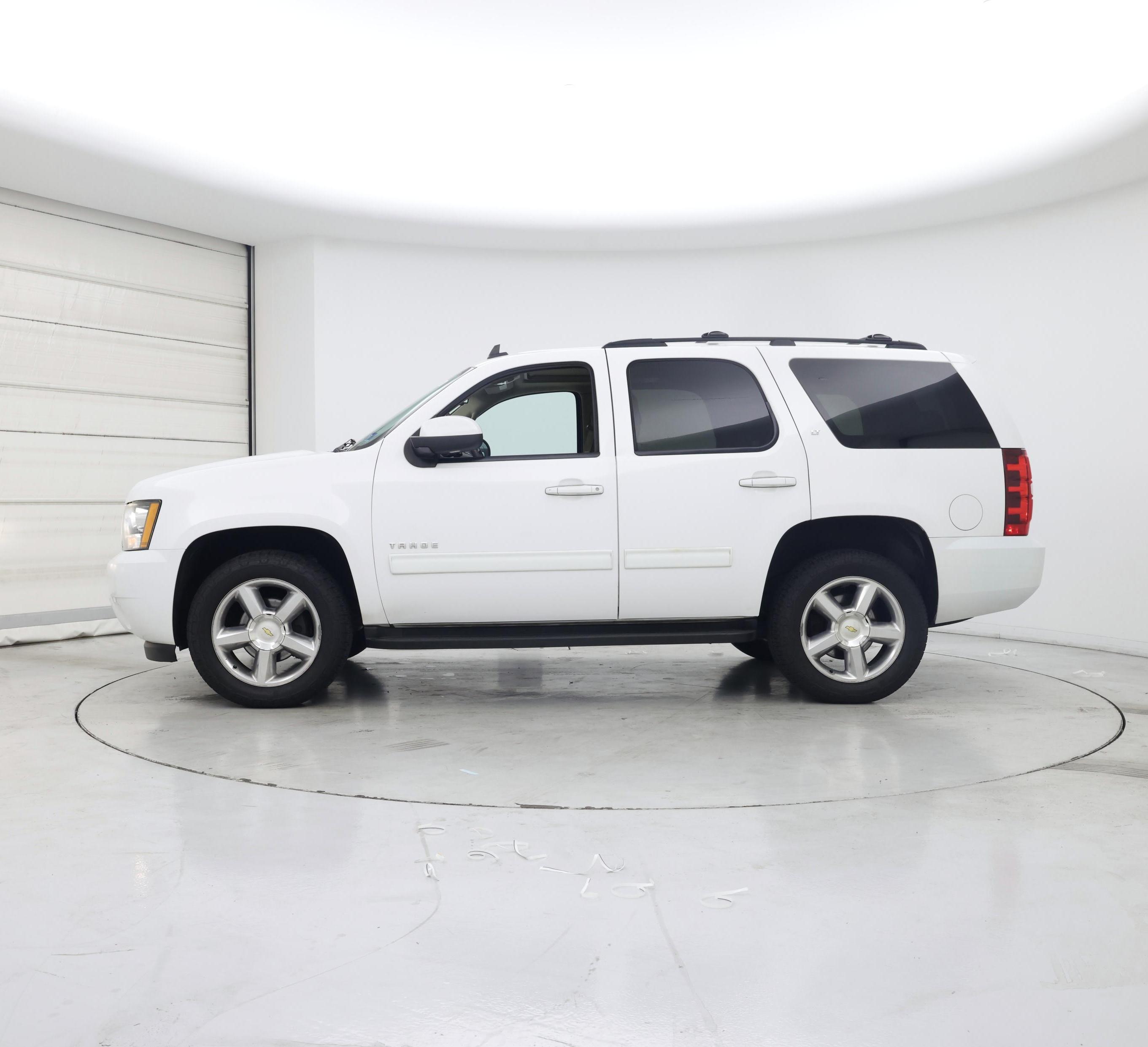 Thumbnail: 2014 Chevrolet Tahoe - 3
