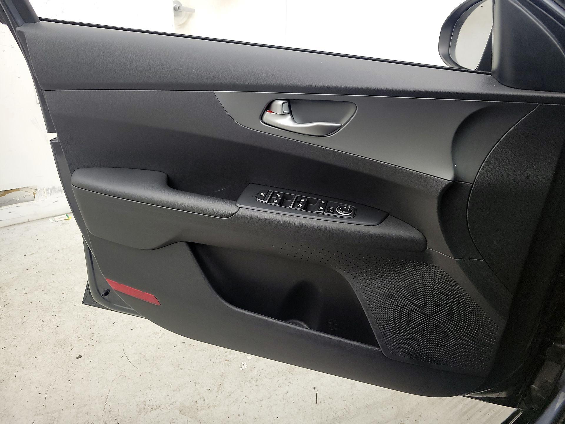 Thumbnail: 2021 Kia Forte - 12