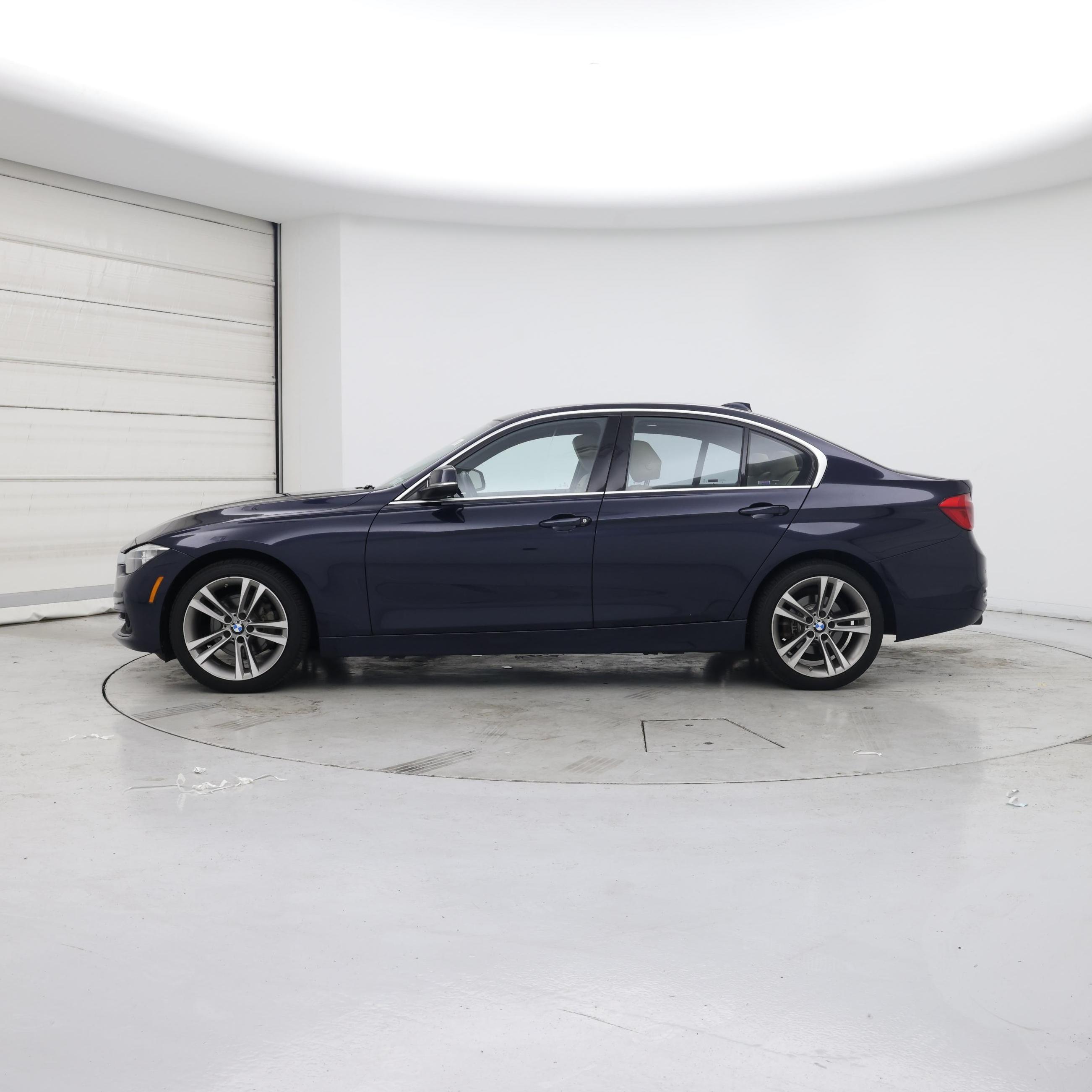 Thumbnail: 2017 BMW 3 Series - 3