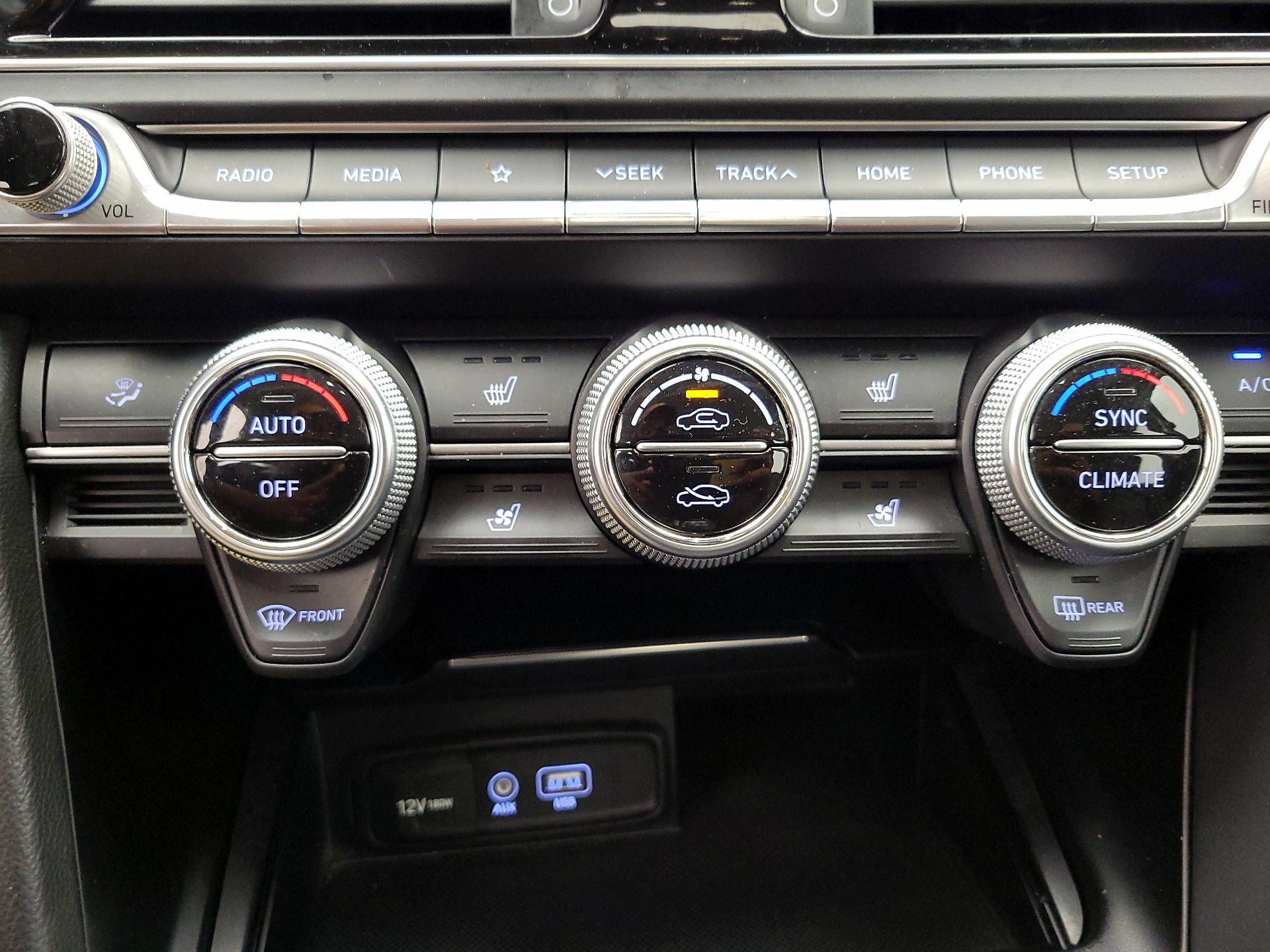 Thumbnail: 2019 Genesis G70 - 16
