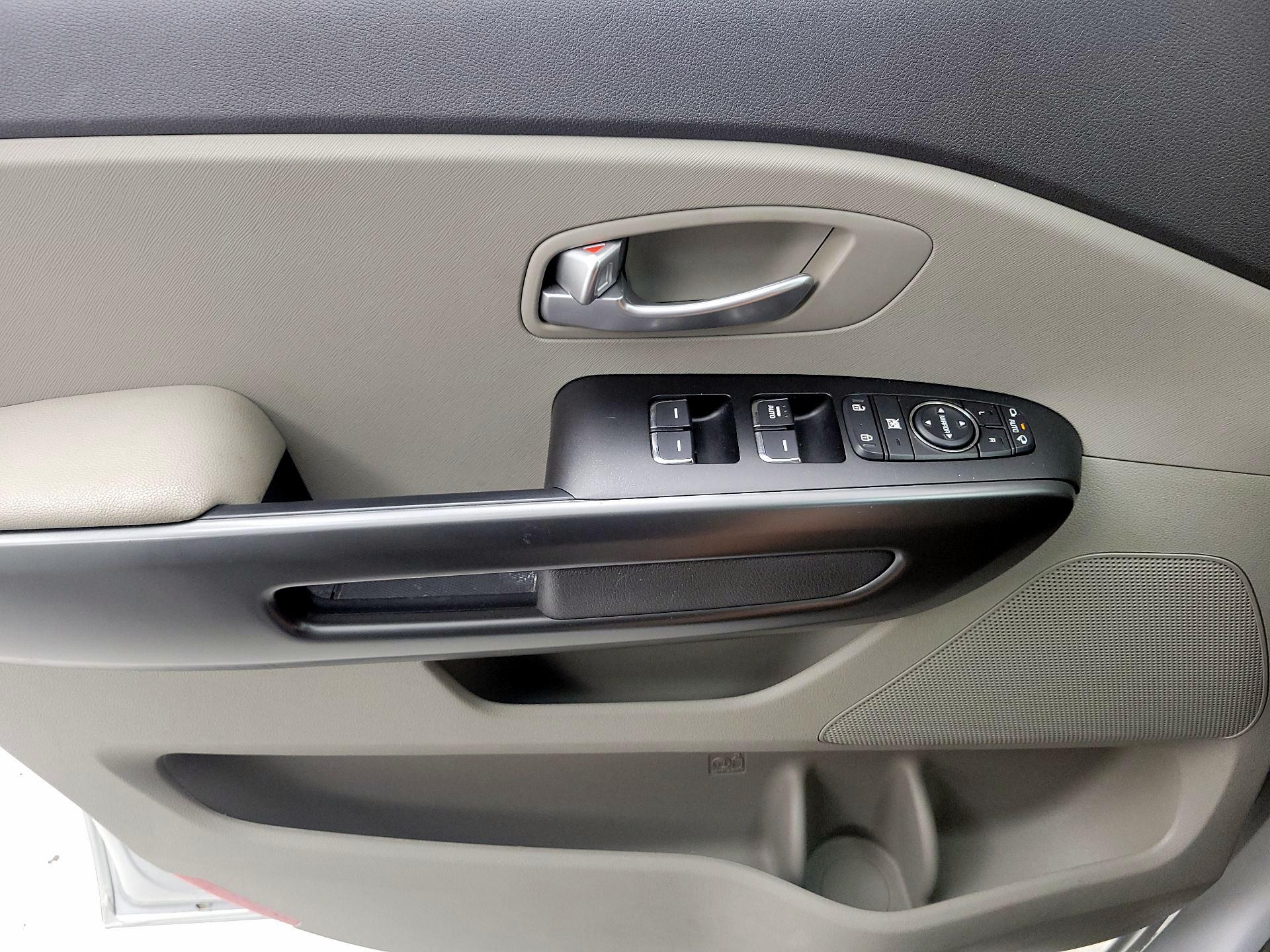 Thumbnail: 2018 Kia Sedona - 12