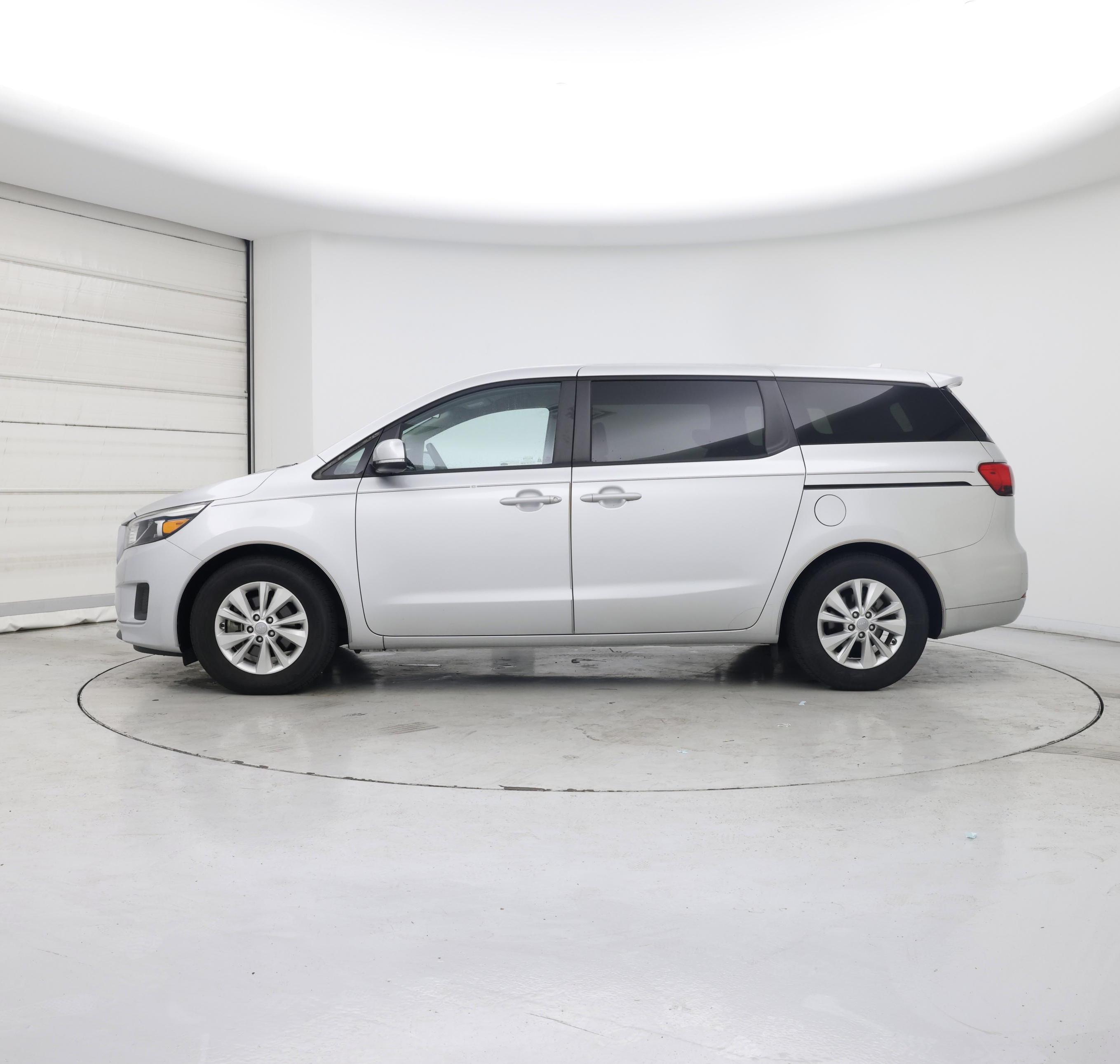 Thumbnail: 2018 Kia Sedona - 3
