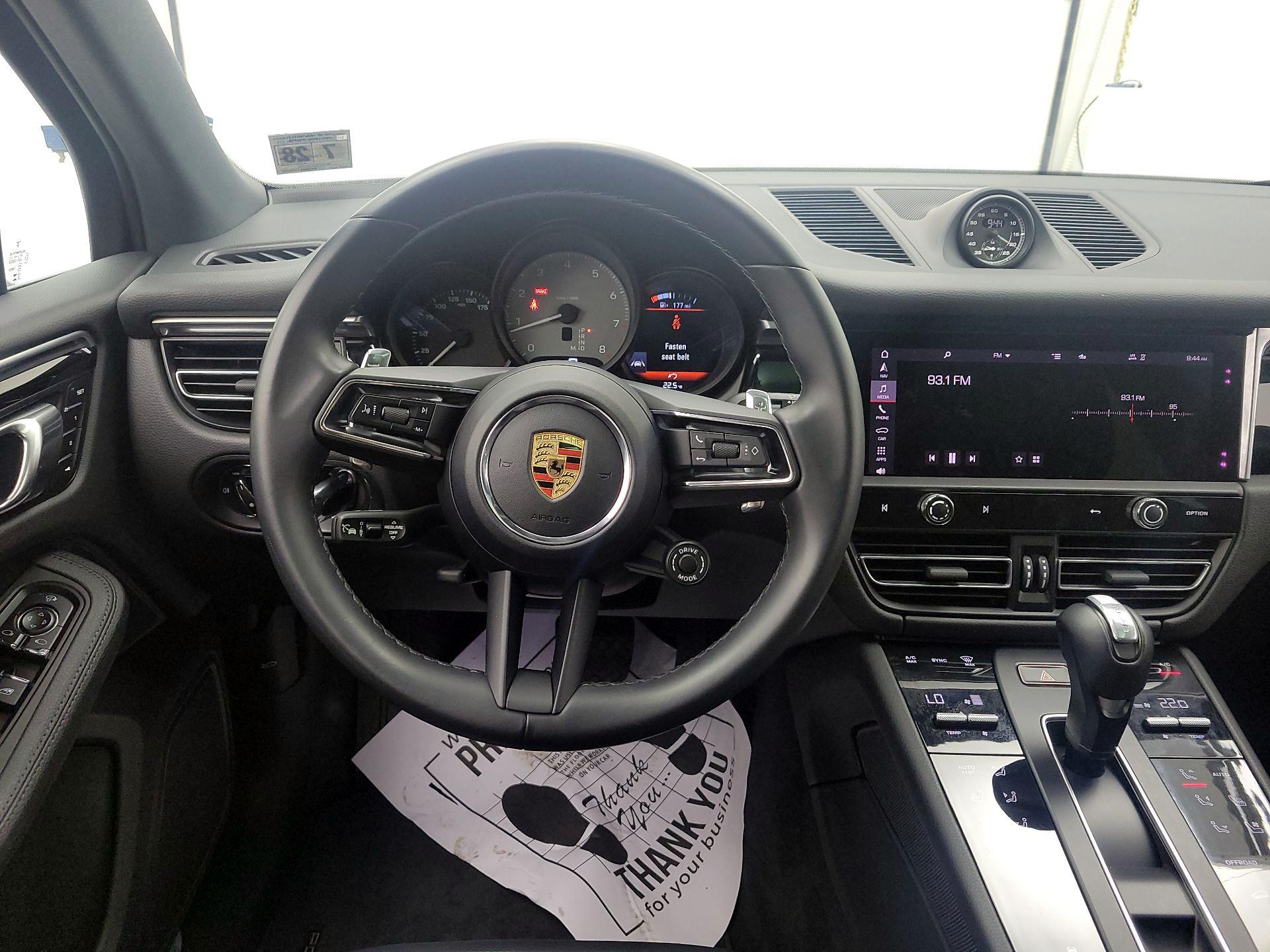 Thumbnail: 2023 Porsche Macan - 10