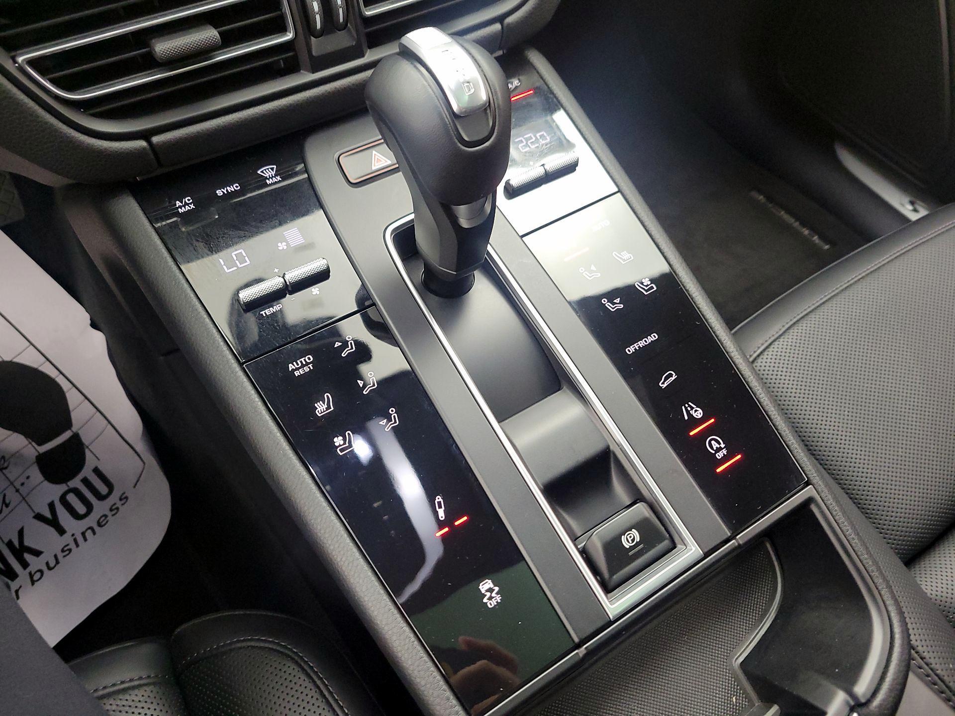 Thumbnail: 2023 Porsche Macan - 16