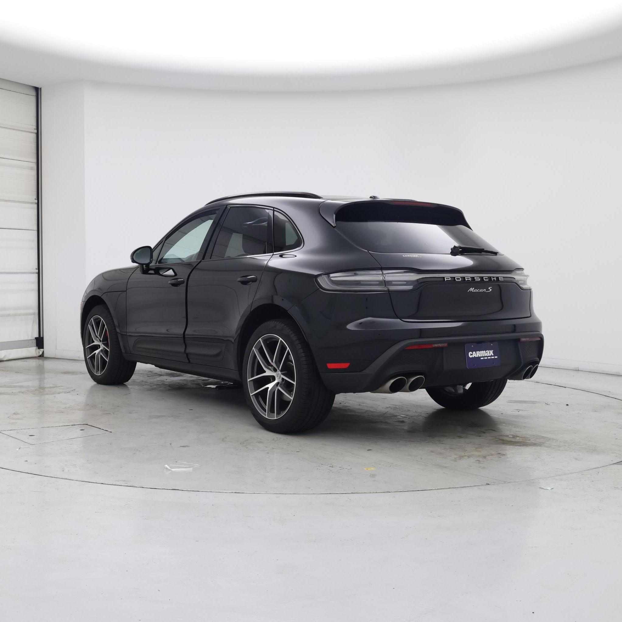 Thumbnail: 2023 Porsche Macan - 2