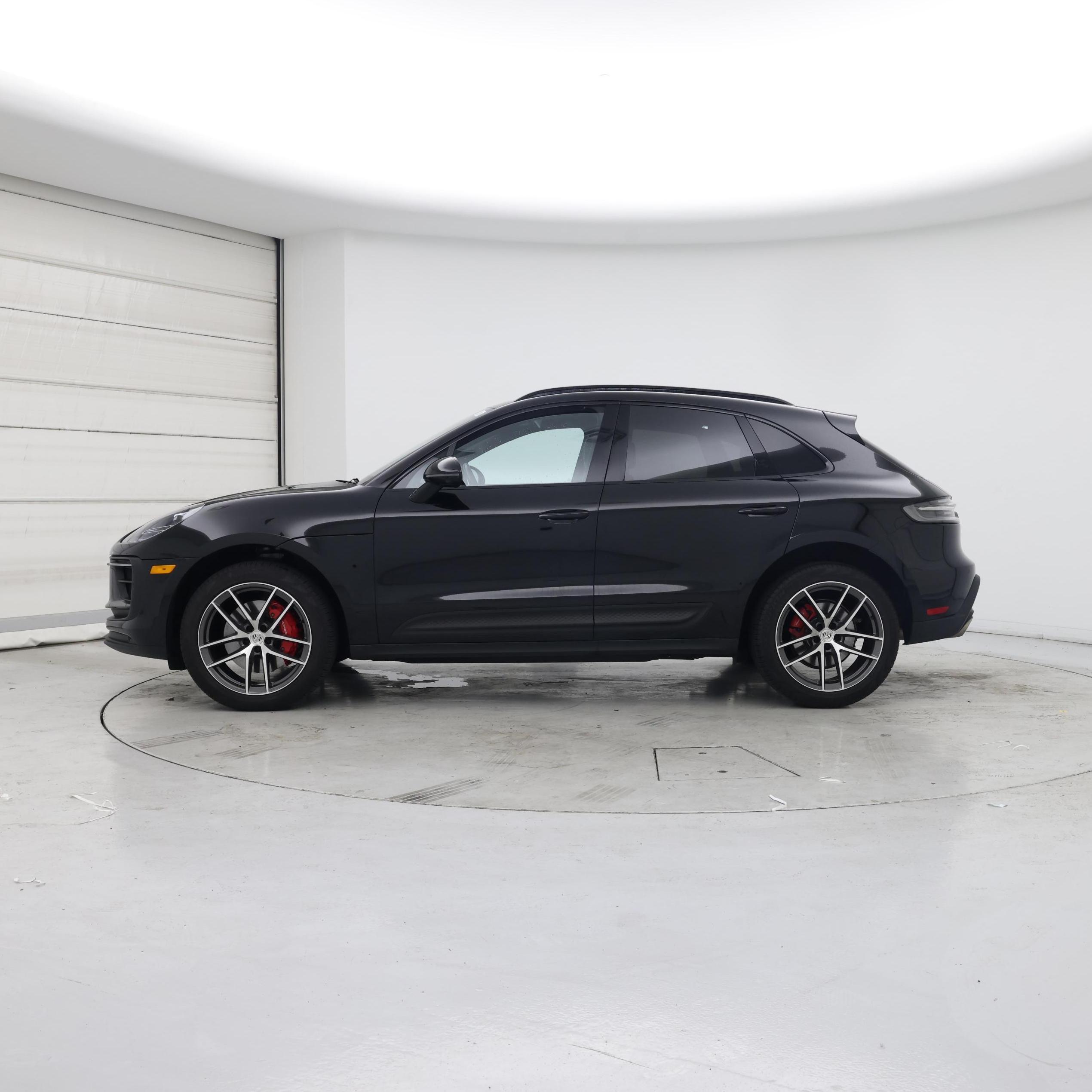 Thumbnail: 2023 Porsche Macan - 3