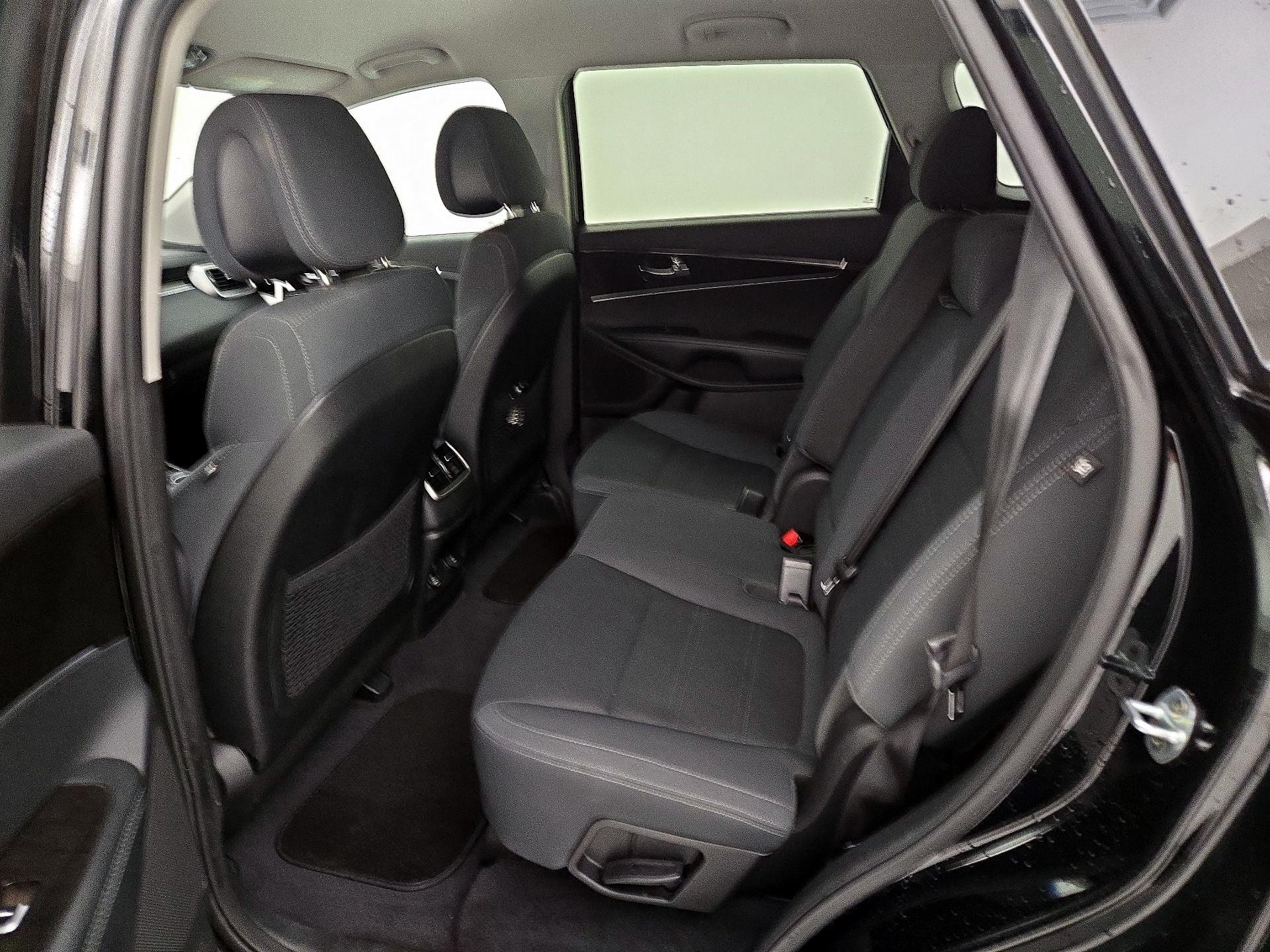 Thumbnail: 2016 Kia Sorento - 19
