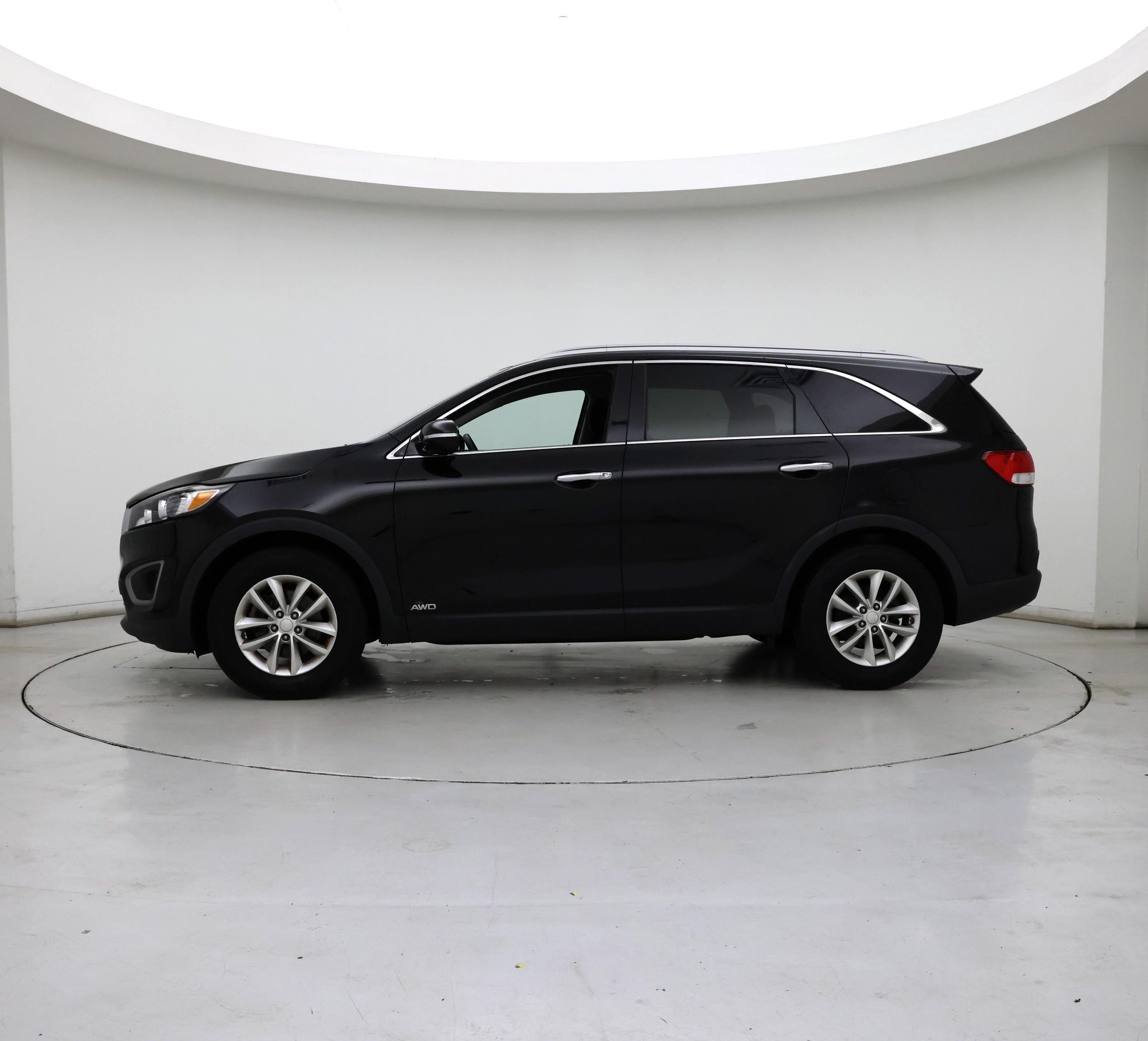 Thumbnail: 2016 Kia Sorento - 3