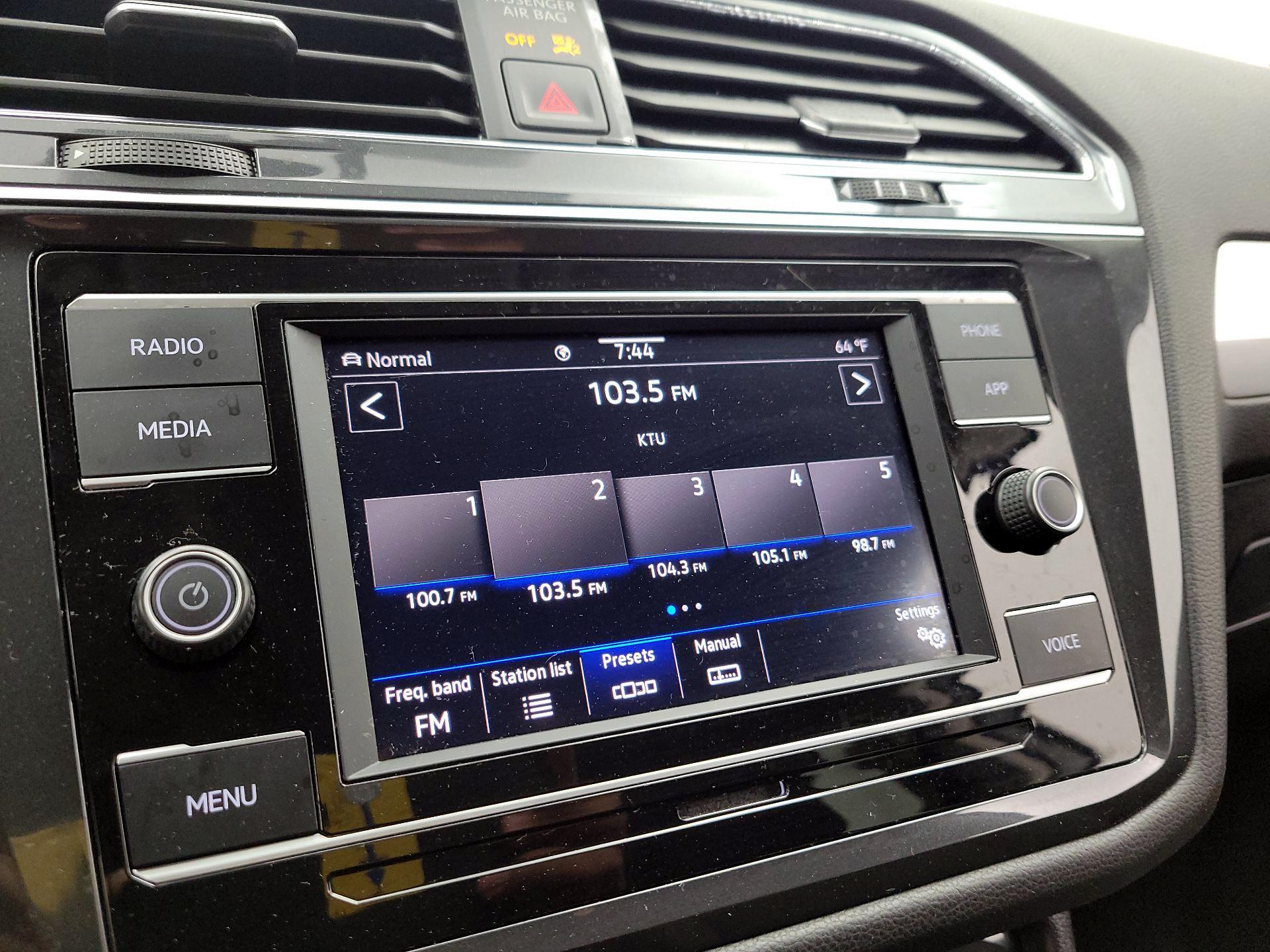 Thumbnail: 2021 Volkswagen Tiguan - 15