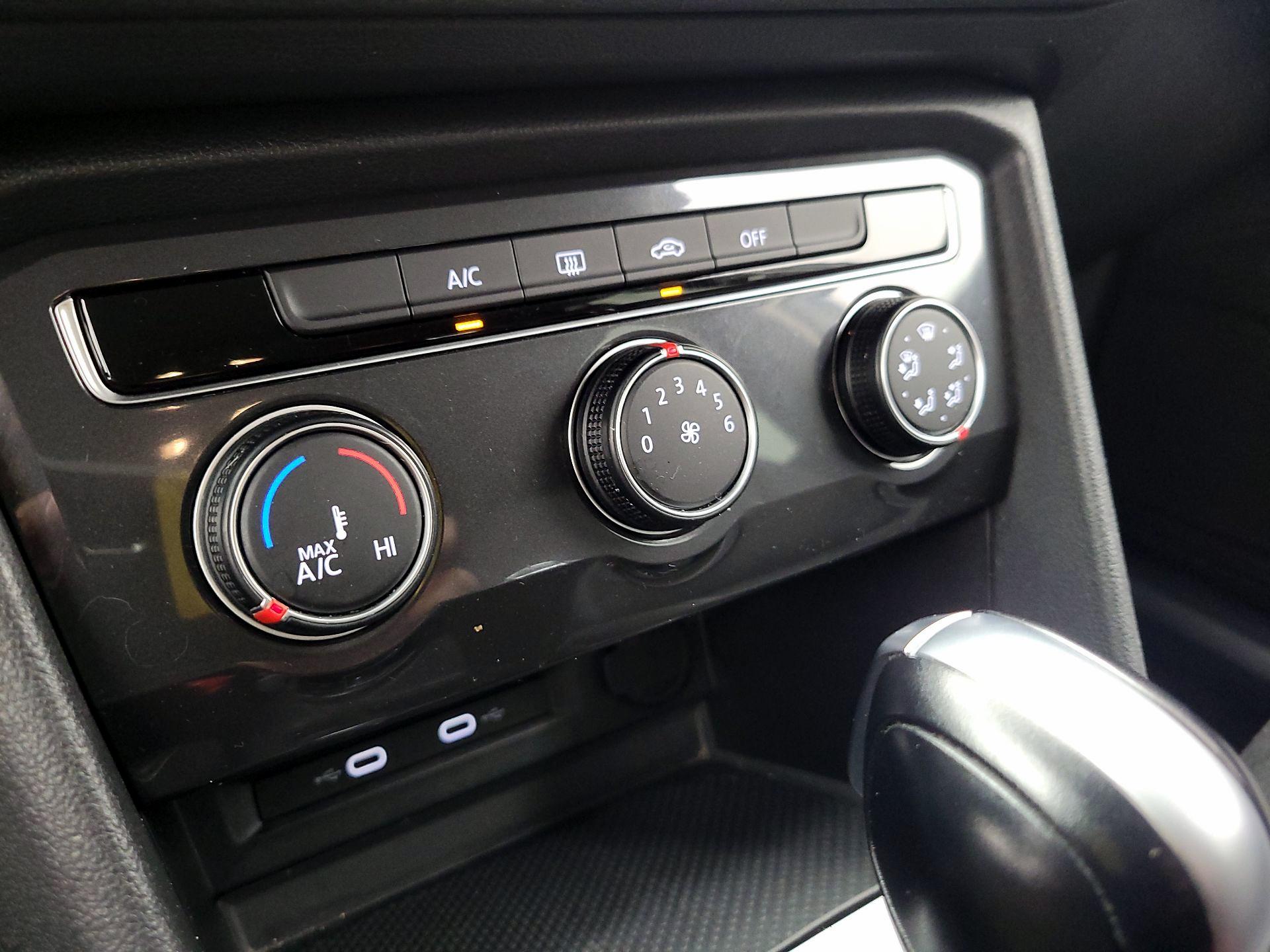 Thumbnail: 2021 Volkswagen Tiguan - 16