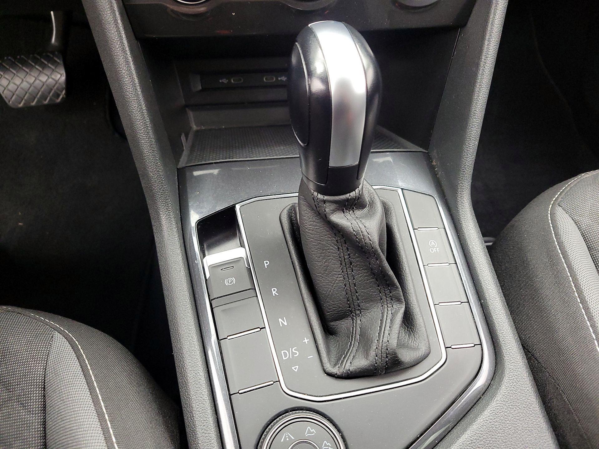 Thumbnail: 2021 Volkswagen Tiguan - 17