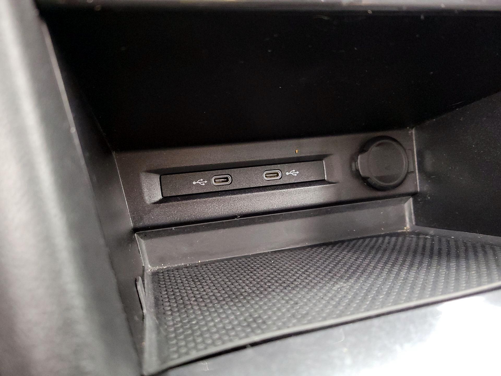 Thumbnail: 2021 Volkswagen Tiguan - 18