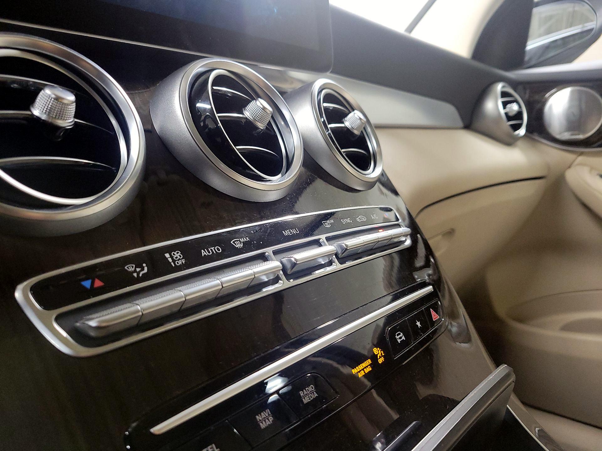 Thumbnail: 2020 Mercedes-Benz GLC - 16