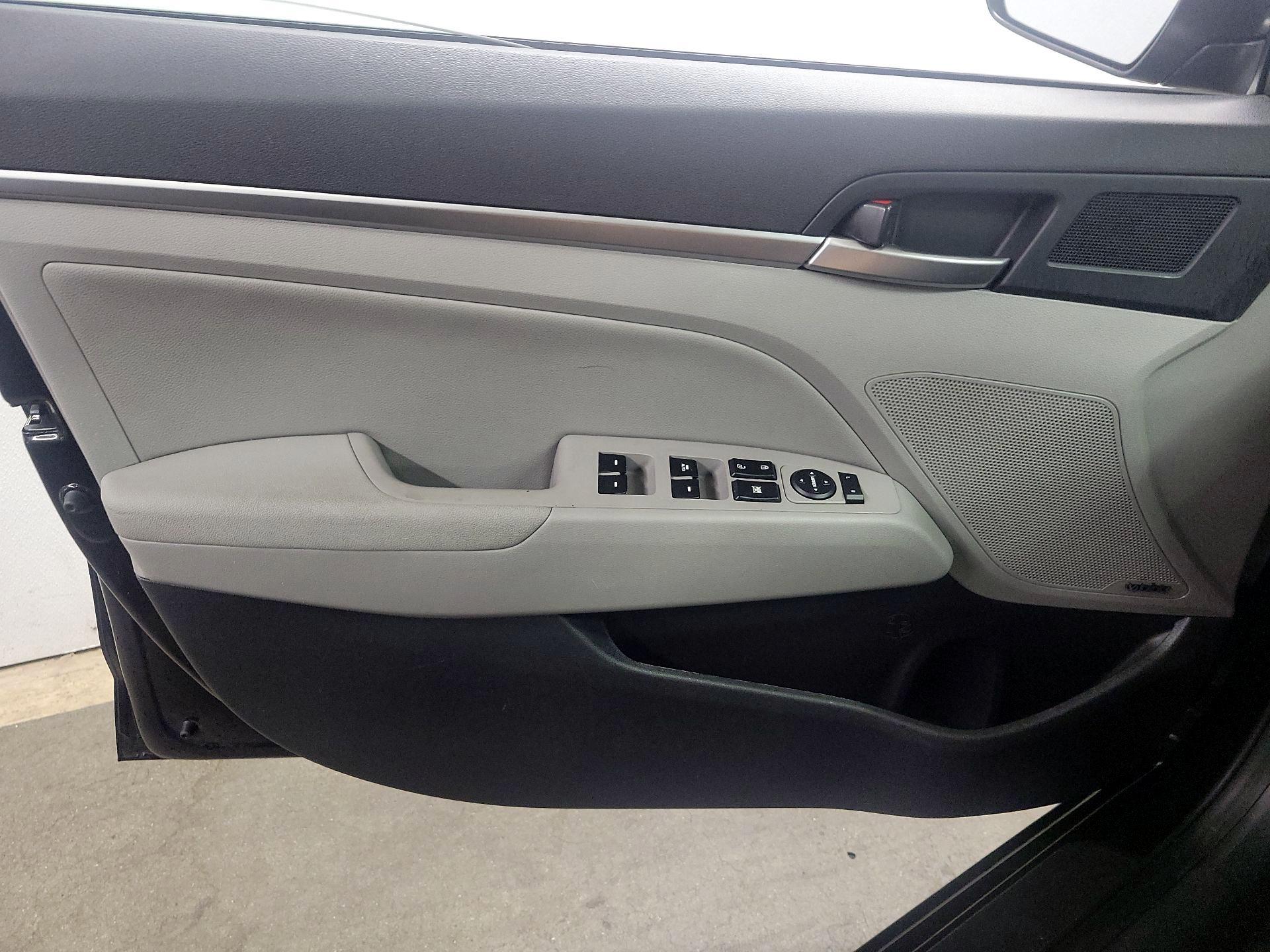 Thumbnail: 2020 Hyundai Elantra - 12