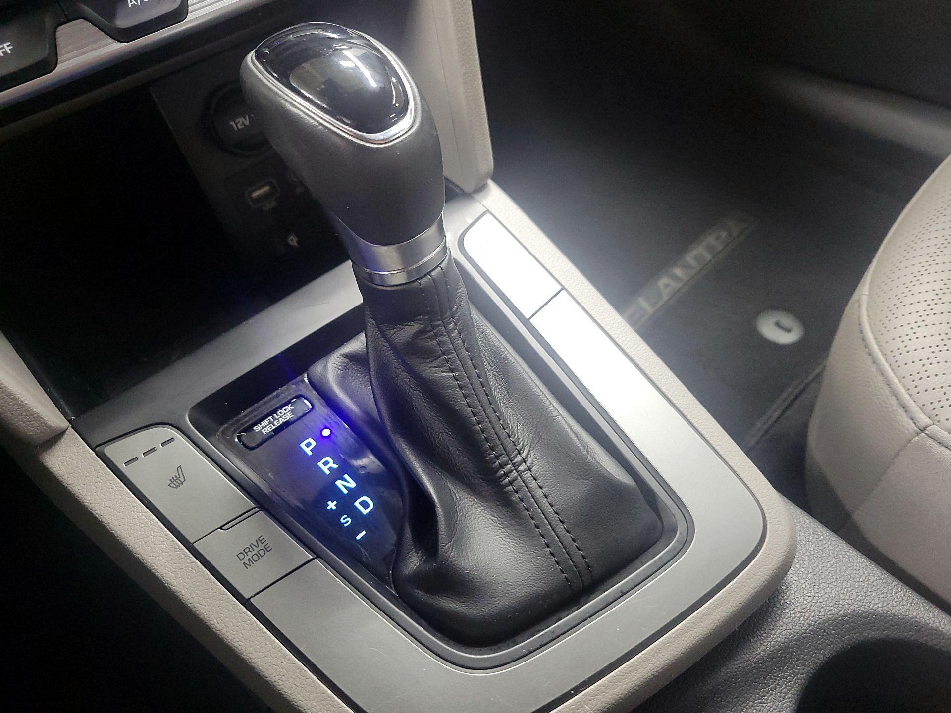 Thumbnail: 2020 Hyundai Elantra - 17