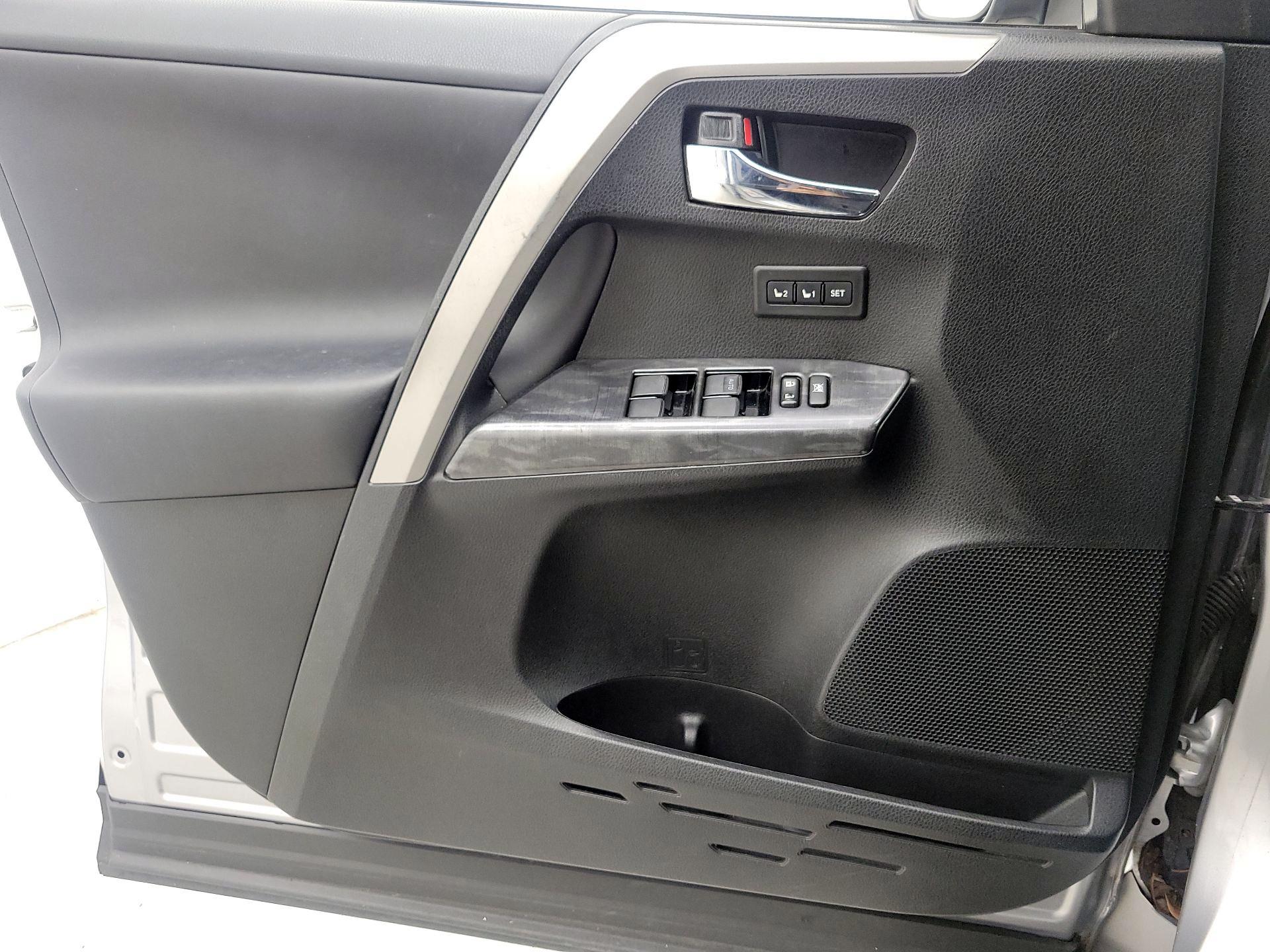 Thumbnail: 2017 Toyota RAV4 - 12