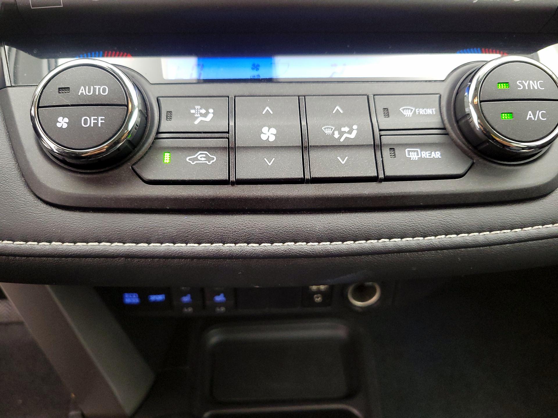 Thumbnail: 2017 Toyota RAV4 - 16