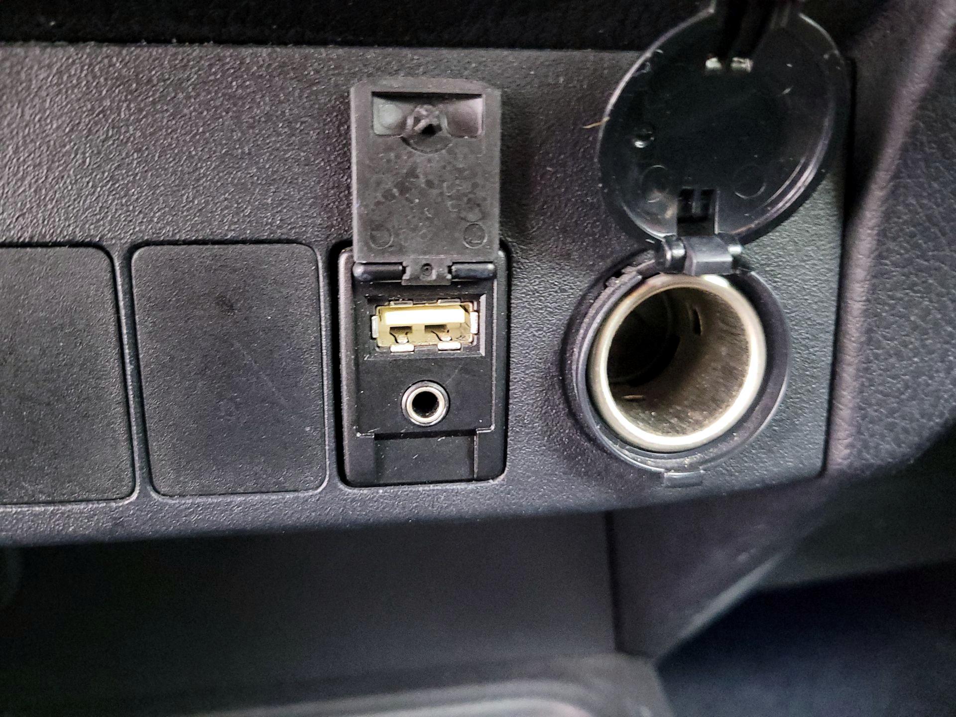 Thumbnail: 2017 Toyota RAV4 - 18