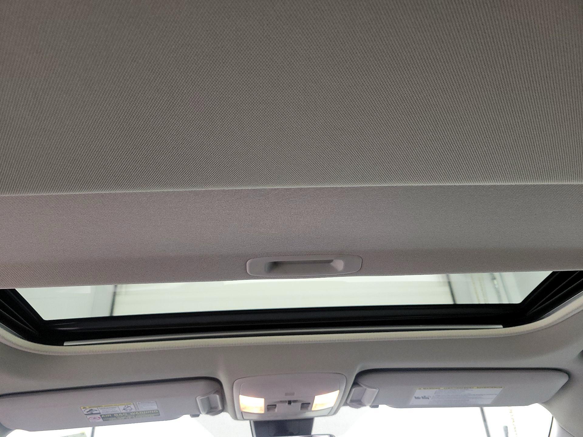 Thumbnail: 2017 Toyota RAV4 - 19