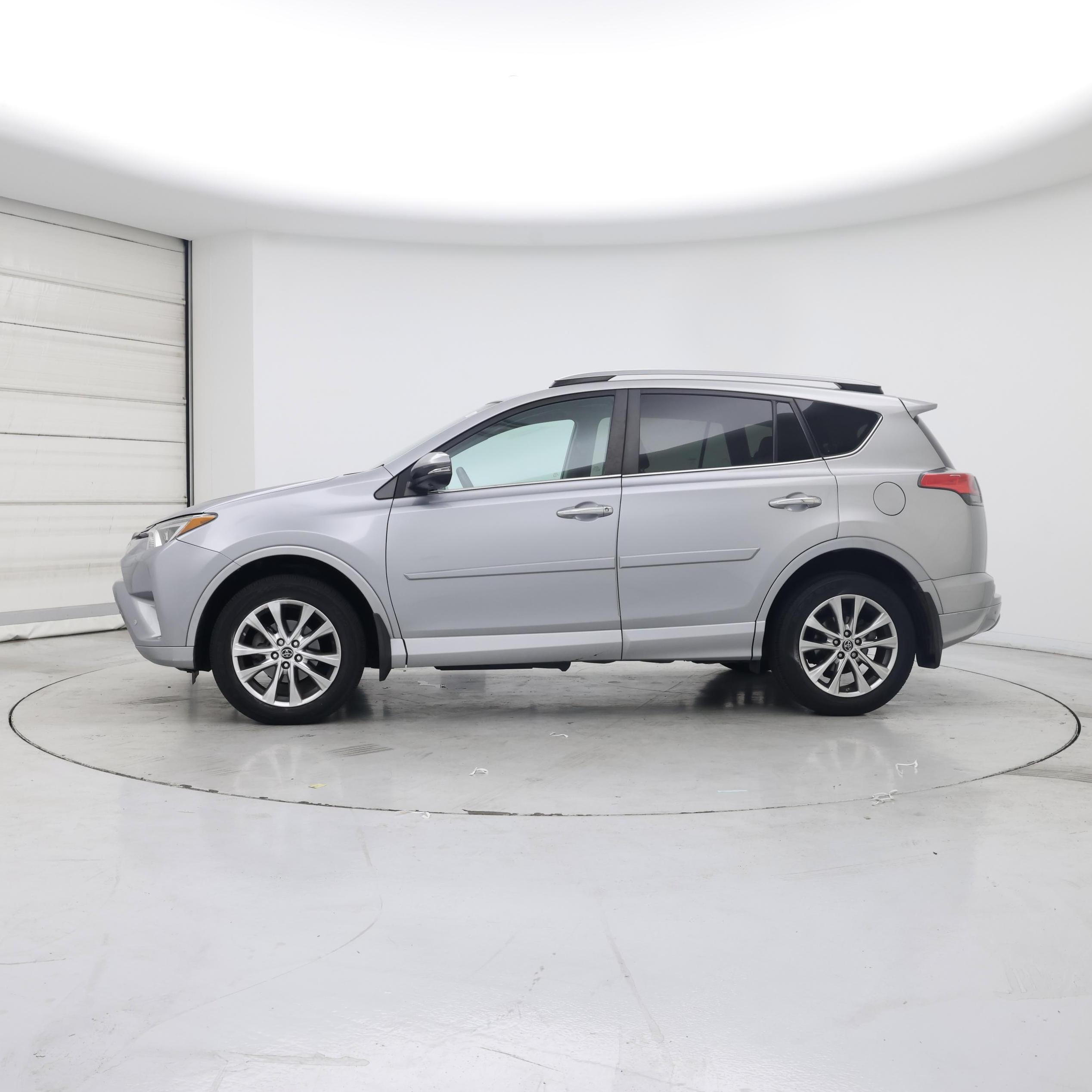 Thumbnail: 2017 Toyota RAV4 - 3