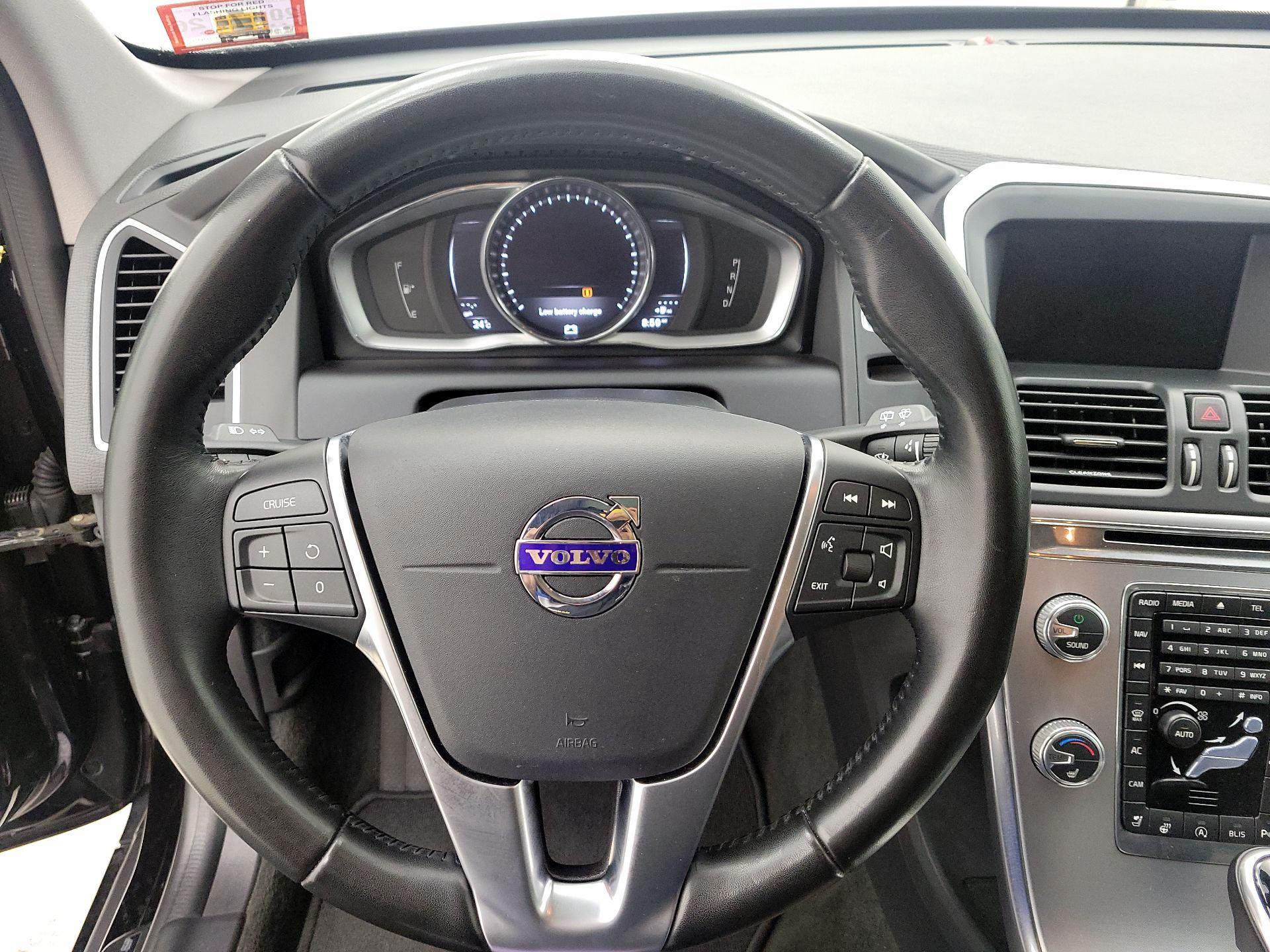 Thumbnail: 2017 Volvo XC60 - 10