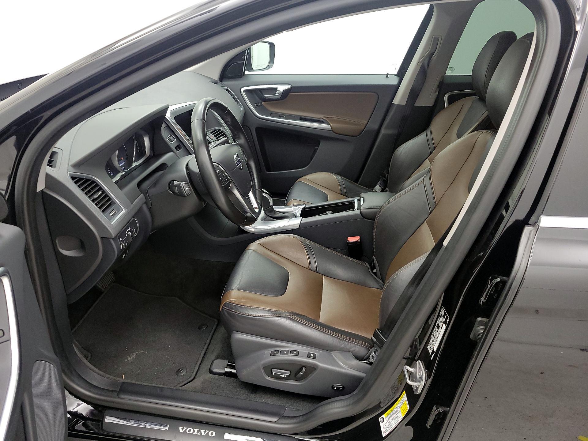 Thumbnail: 2017 Volvo XC60 - 11