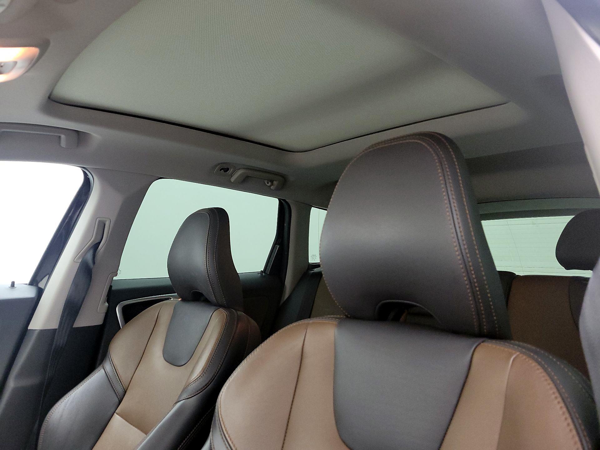 Thumbnail: 2017 Volvo XC60 - 19